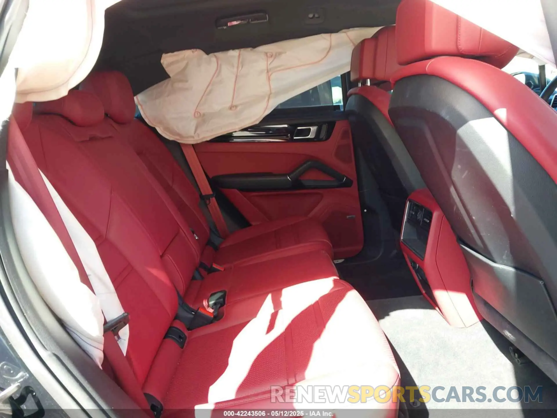 8 Photograph of a damaged car WP1AE2AY9PDA12252 PORSCHE CAYENNE E-HYBRID 2023