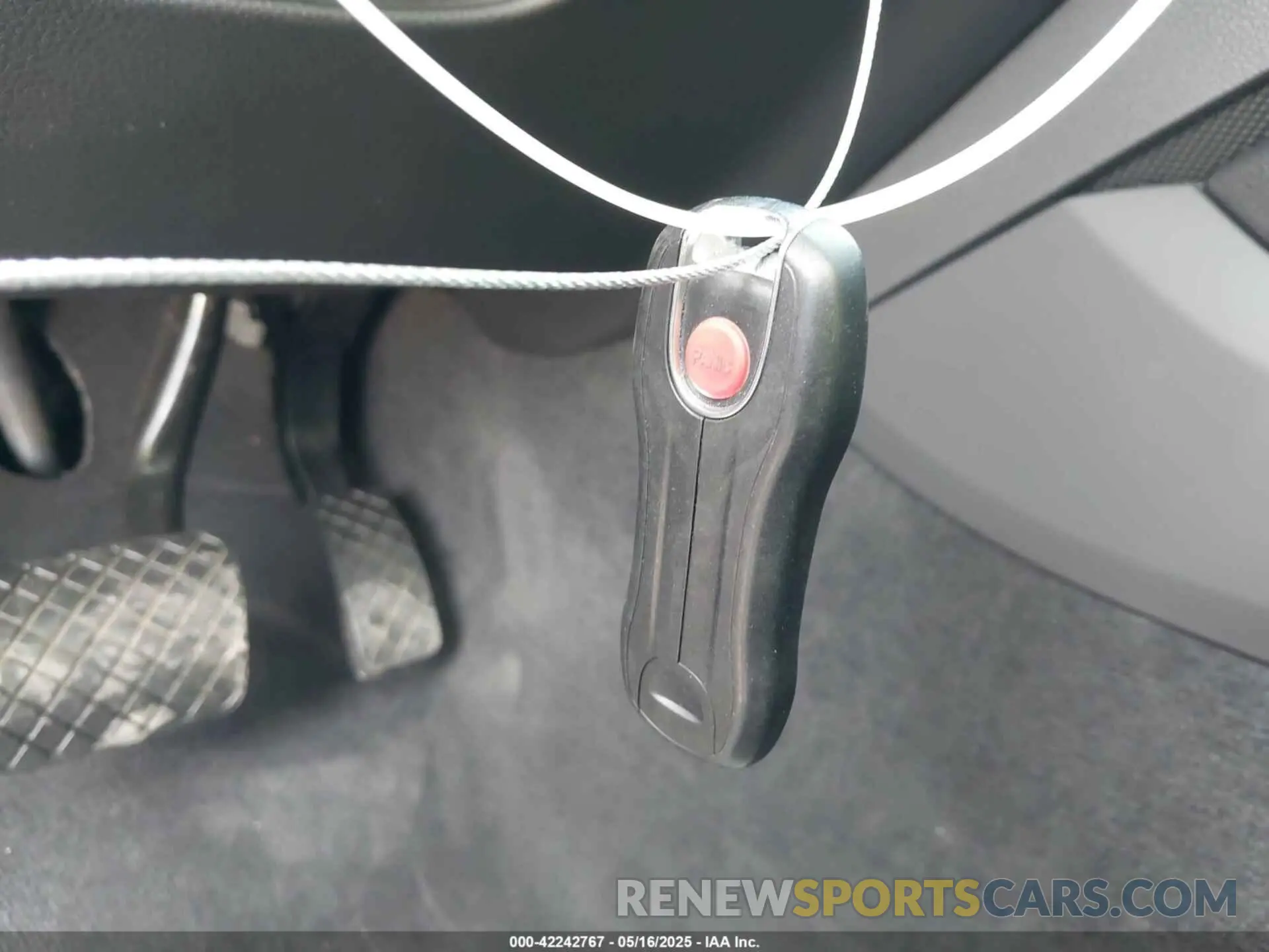 11 Photograph of a damaged car WP1BE2AY6LDA55011 PORSCHE CAYENNE E-HYBRID COUPE 2020