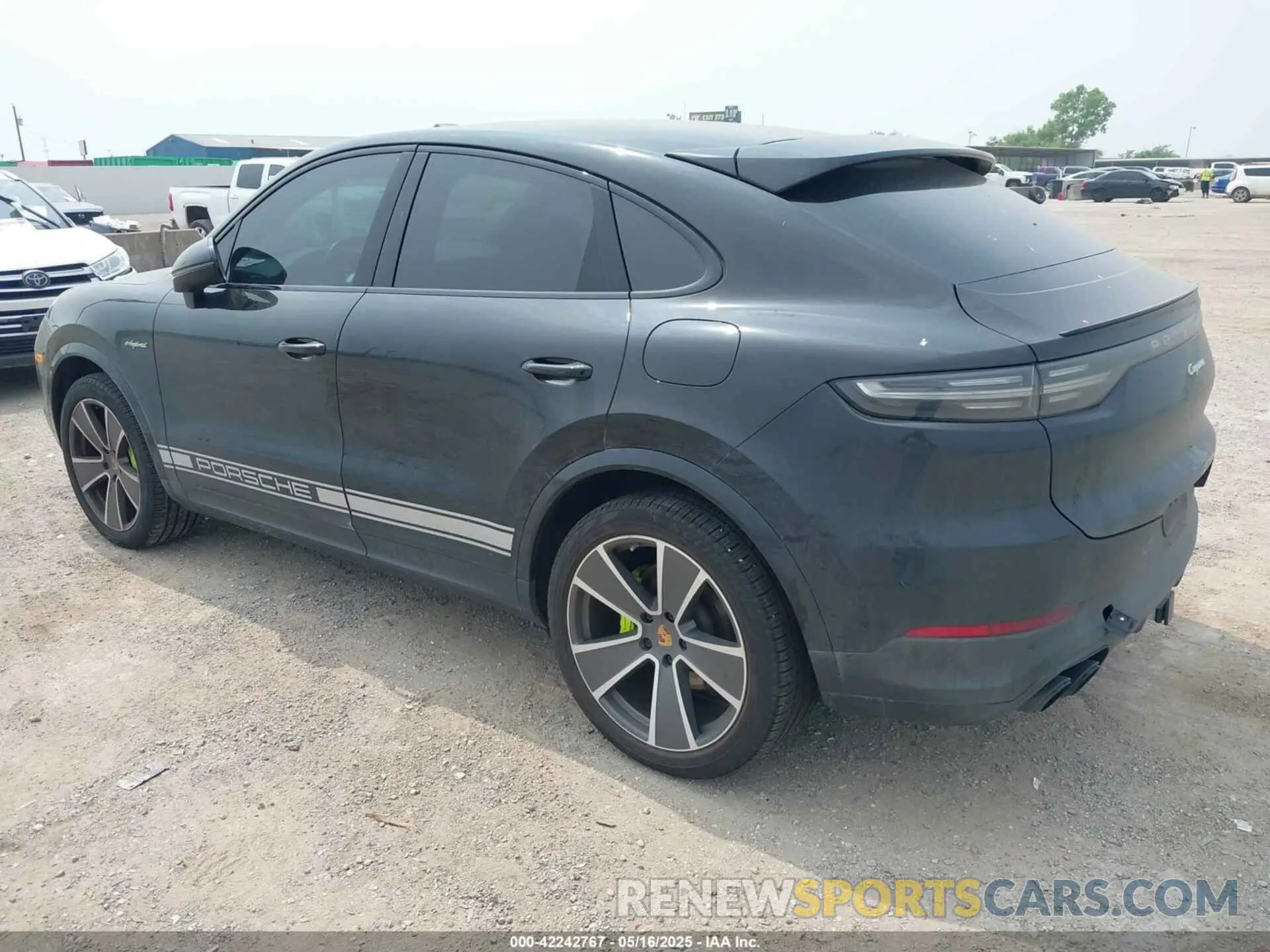 3 Photograph of a damaged car WP1BE2AY6LDA55011 PORSCHE CAYENNE E-HYBRID COUPE 2020