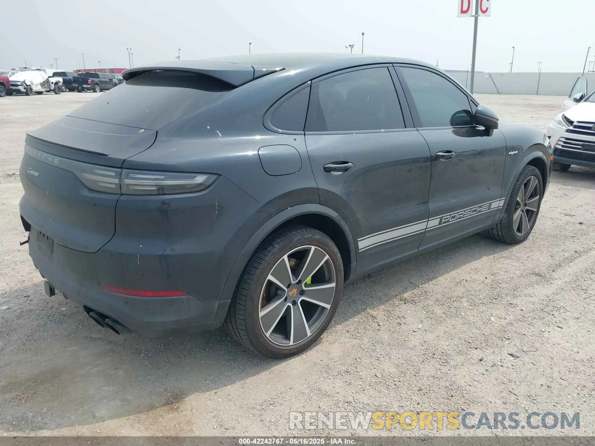 4 Photograph of a damaged car WP1BE2AY6LDA55011 PORSCHE CAYENNE E-HYBRID COUPE 2020