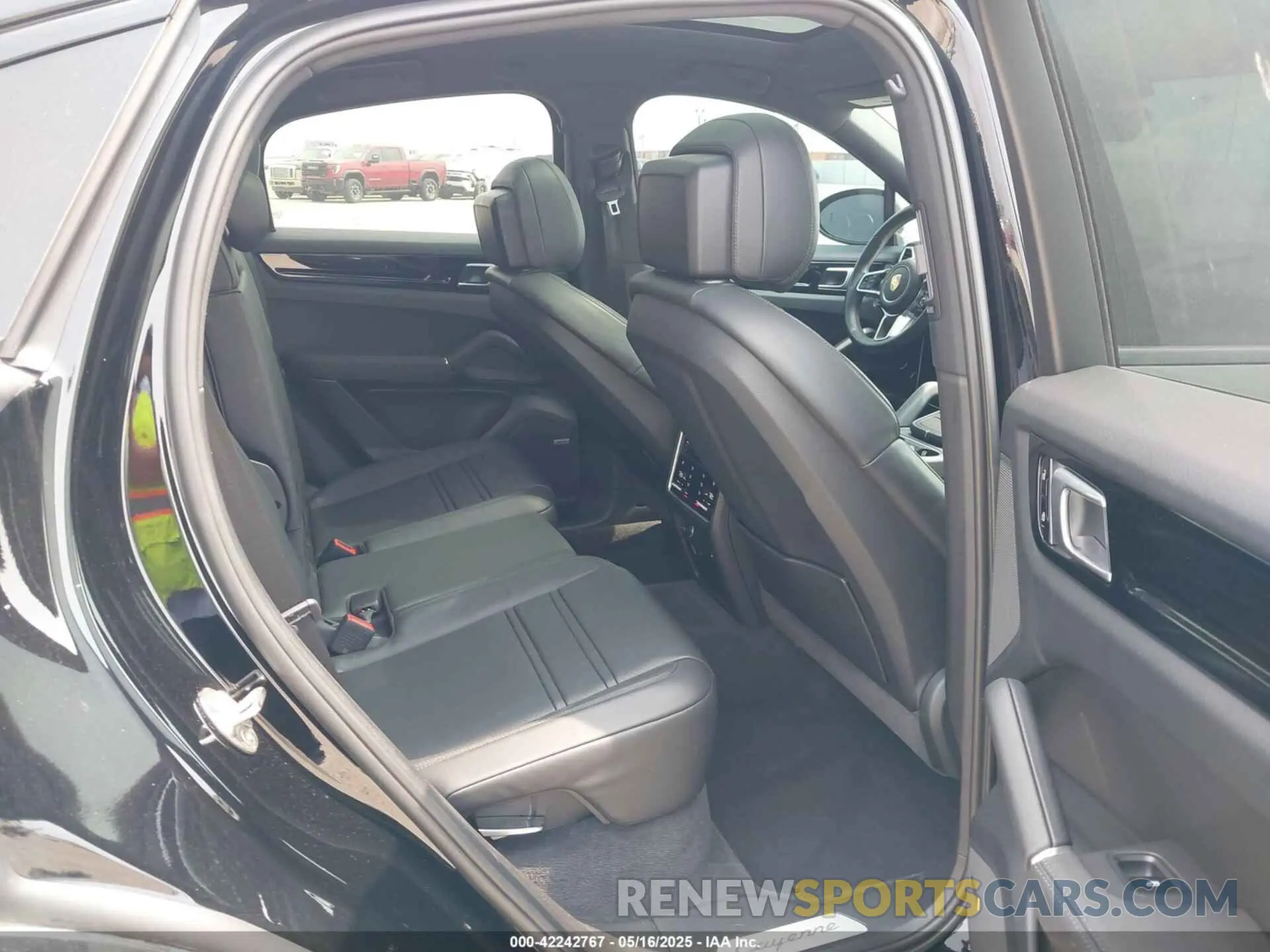 8 Photograph of a damaged car WP1BE2AY6LDA55011 PORSCHE CAYENNE E-HYBRID COUPE 2020