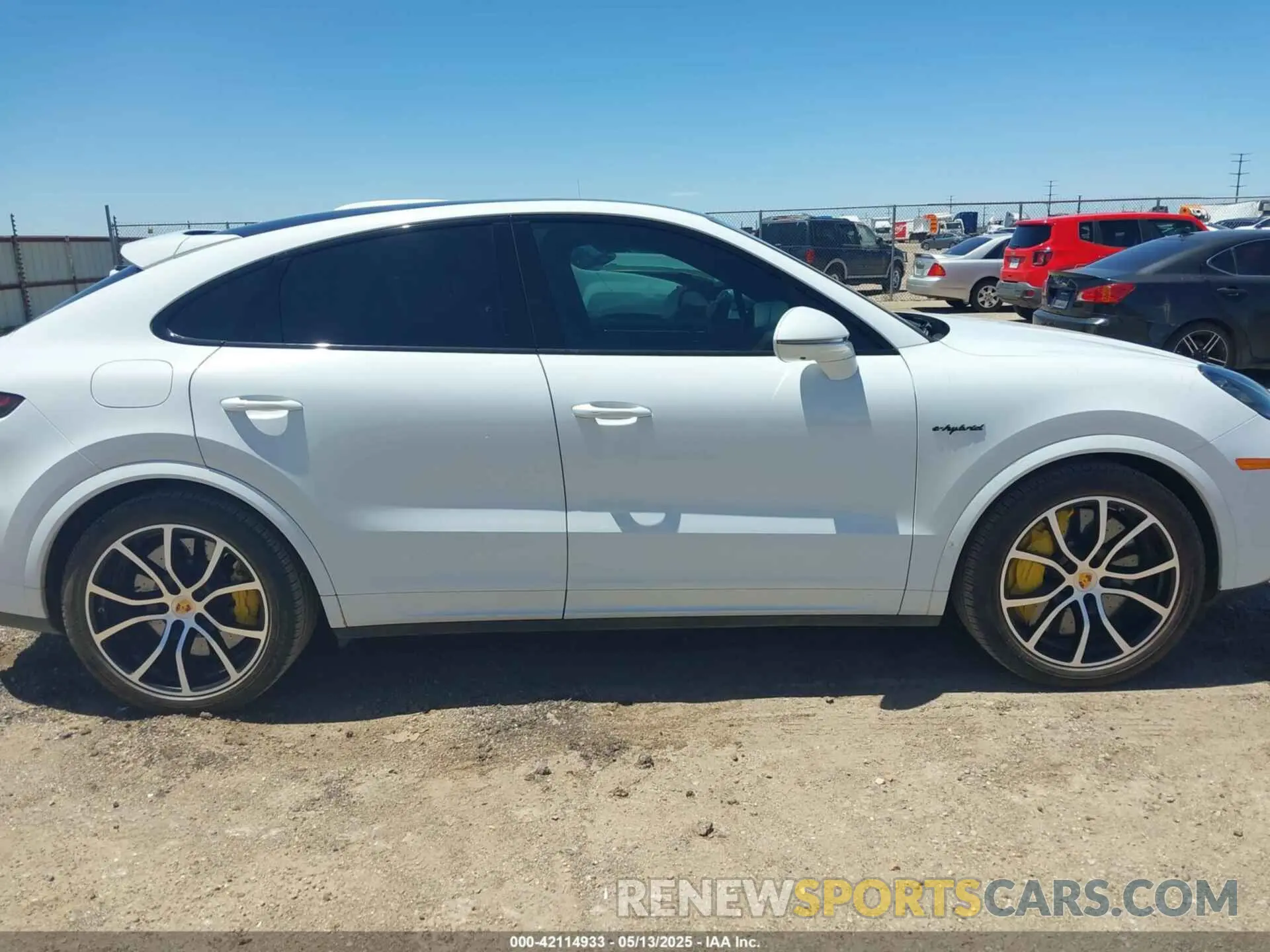 13 Photograph of a damaged car WP1BH2AY9LDA68083 PORSCHE CAYENNE E-HYBRID COUPE 2020