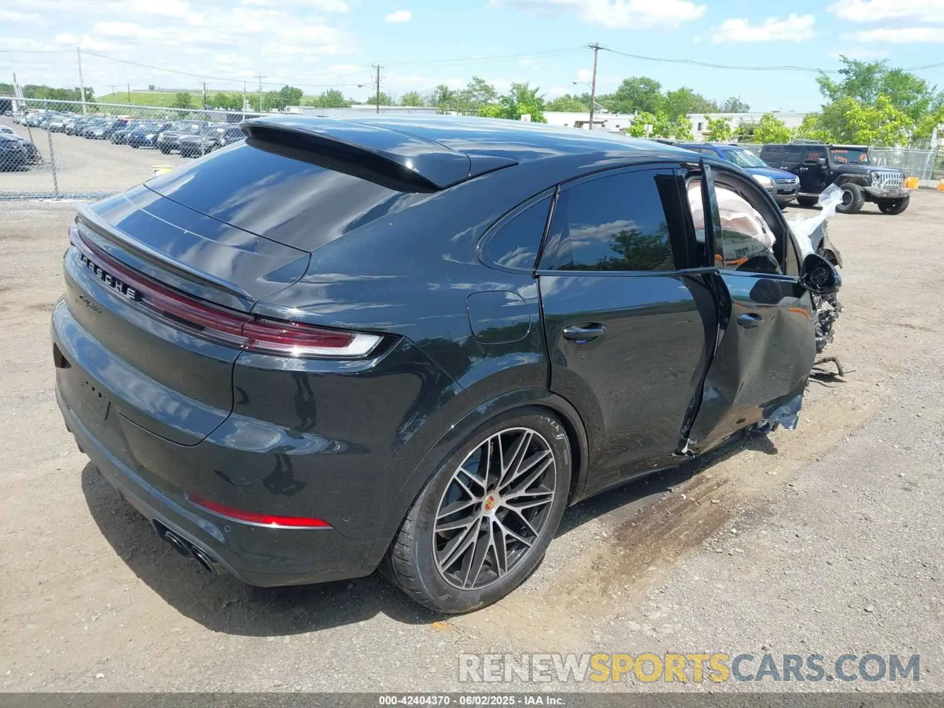 4 Photograph of a damaged car WP1BE2AY0SDA37327 PORSCHE CAYENNE E-HYBRID COUPE 2025