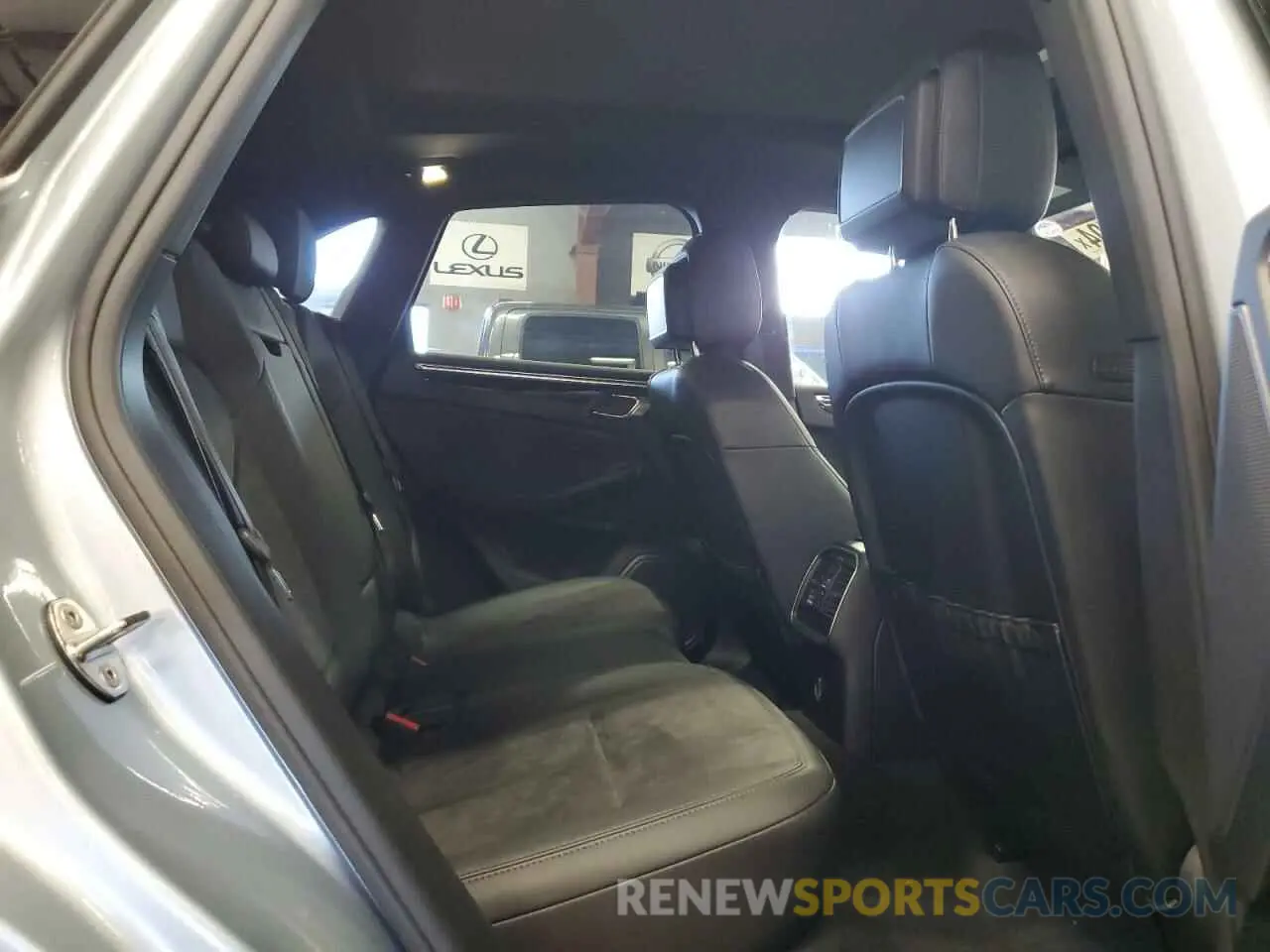 11 Photograph of a damaged car WP1AA2A50KLB02700 PORSCHE MACAN 2019