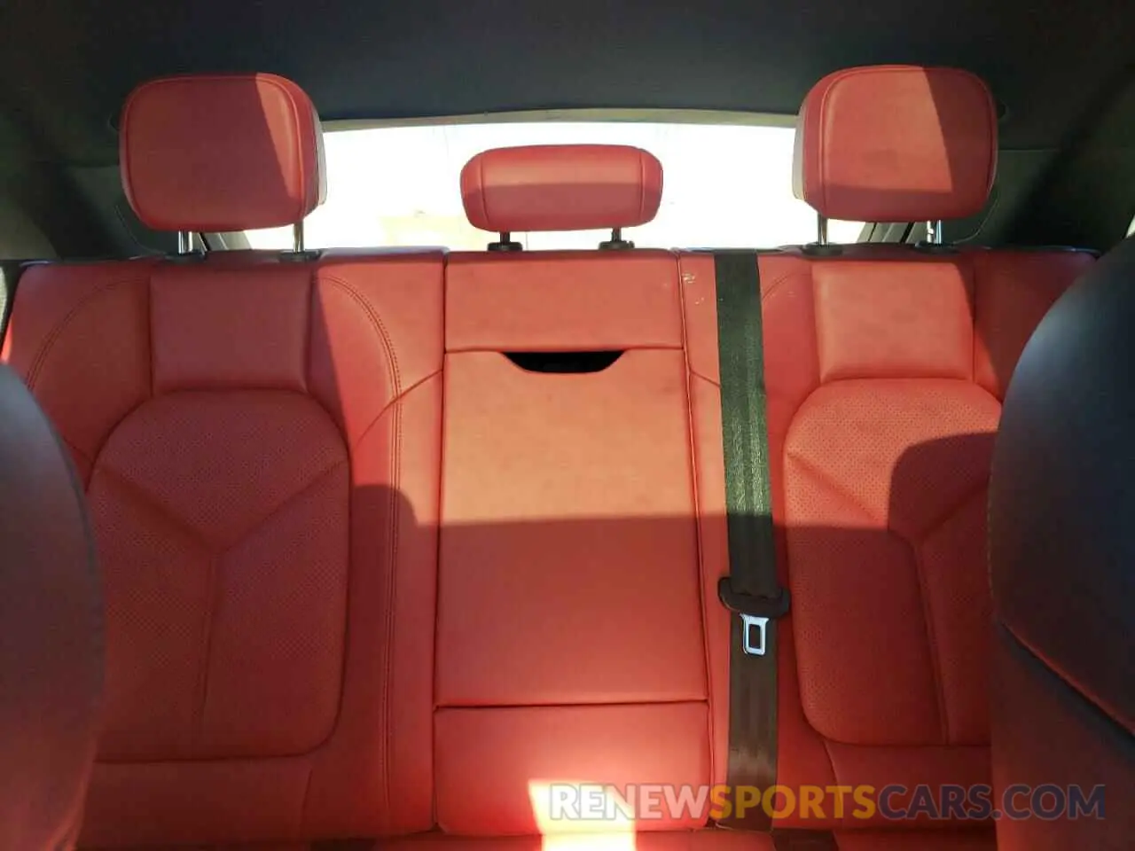 10 Photograph of a damaged car WP1AA2A50KLB06133 PORSCHE MACAN 2019