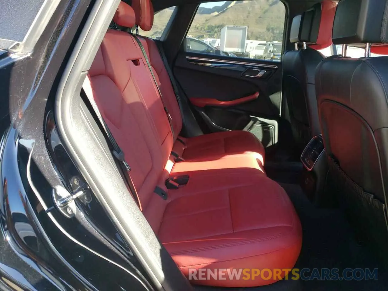 11 Photograph of a damaged car WP1AA2A50KLB06133 PORSCHE MACAN 2019