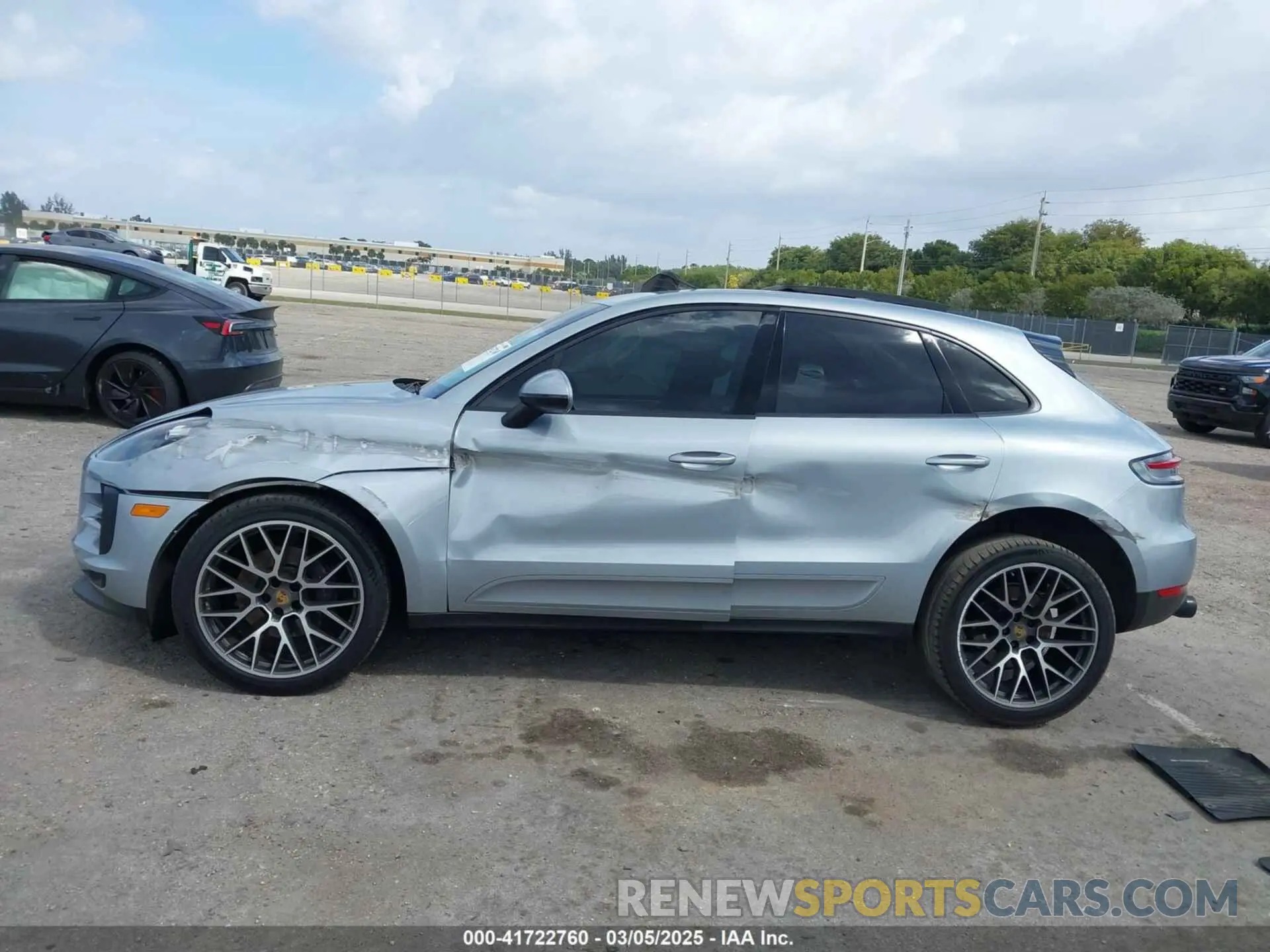 13 Photograph of a damaged car WP1AA2A51KLB02169 PORSCHE MACAN 2019
