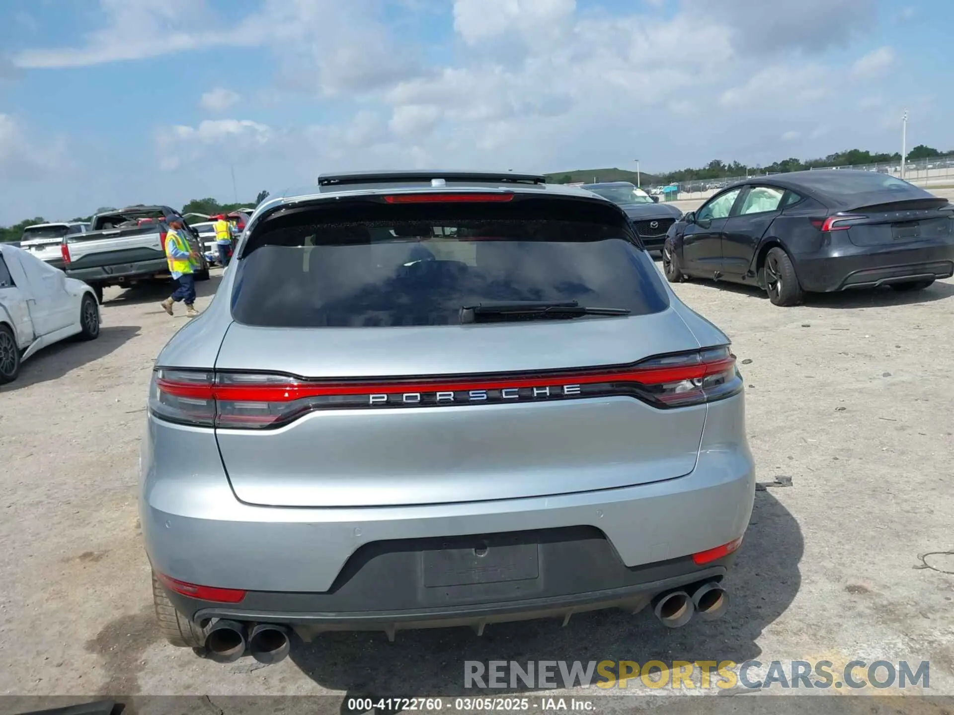 15 Photograph of a damaged car WP1AA2A51KLB02169 PORSCHE MACAN 2019