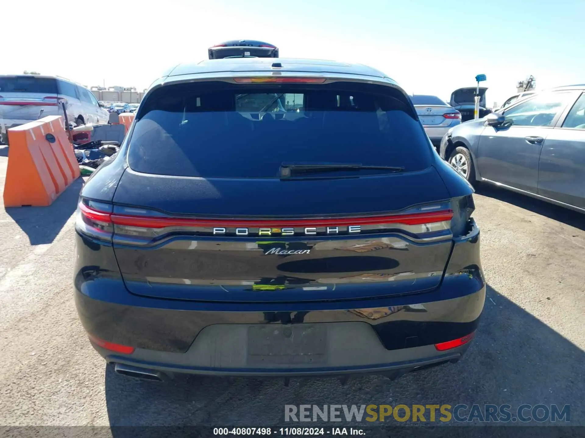 17 Photograph of a damaged car WP1AA2A52KLB01242 PORSCHE MACAN 2019