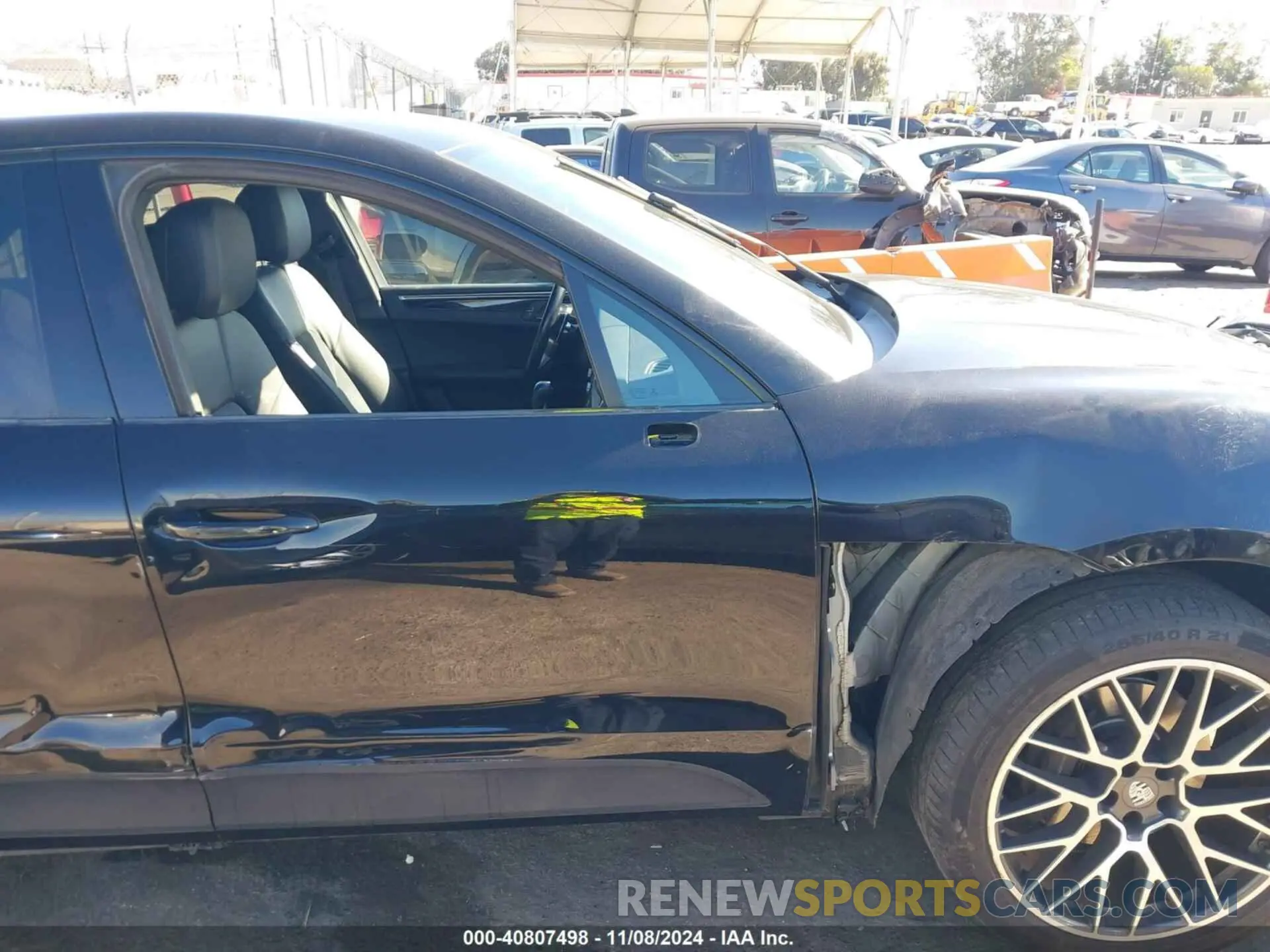 18 Photograph of a damaged car WP1AA2A52KLB01242 PORSCHE MACAN 2019