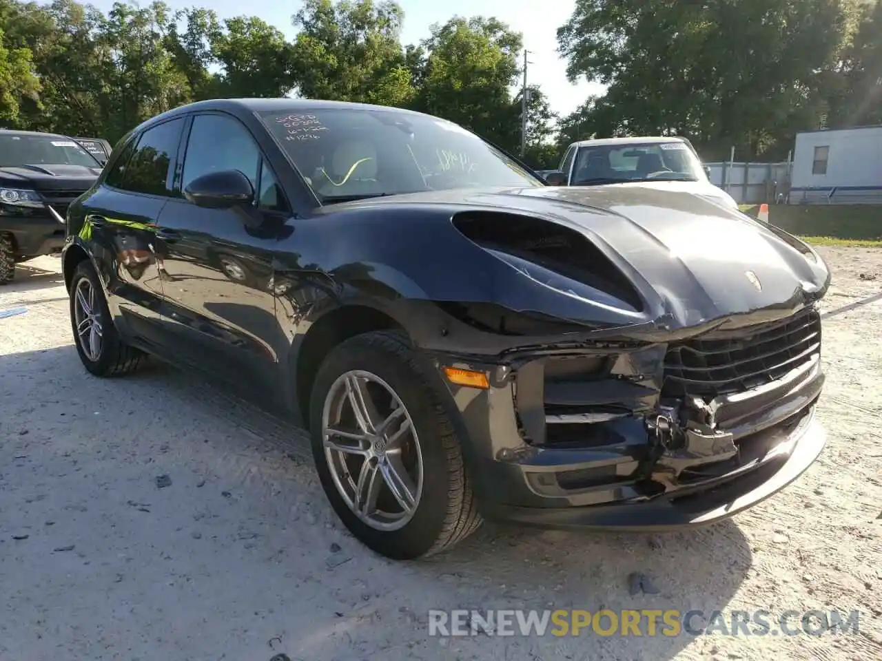 1 Photograph of a damaged car WP1AA2A53KLB01296 PORSCHE MACAN 2019