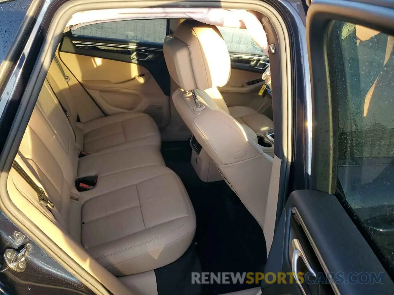 10 Photograph of a damaged car WP1AA2A53KLB07096 PORSCHE MACAN 2019