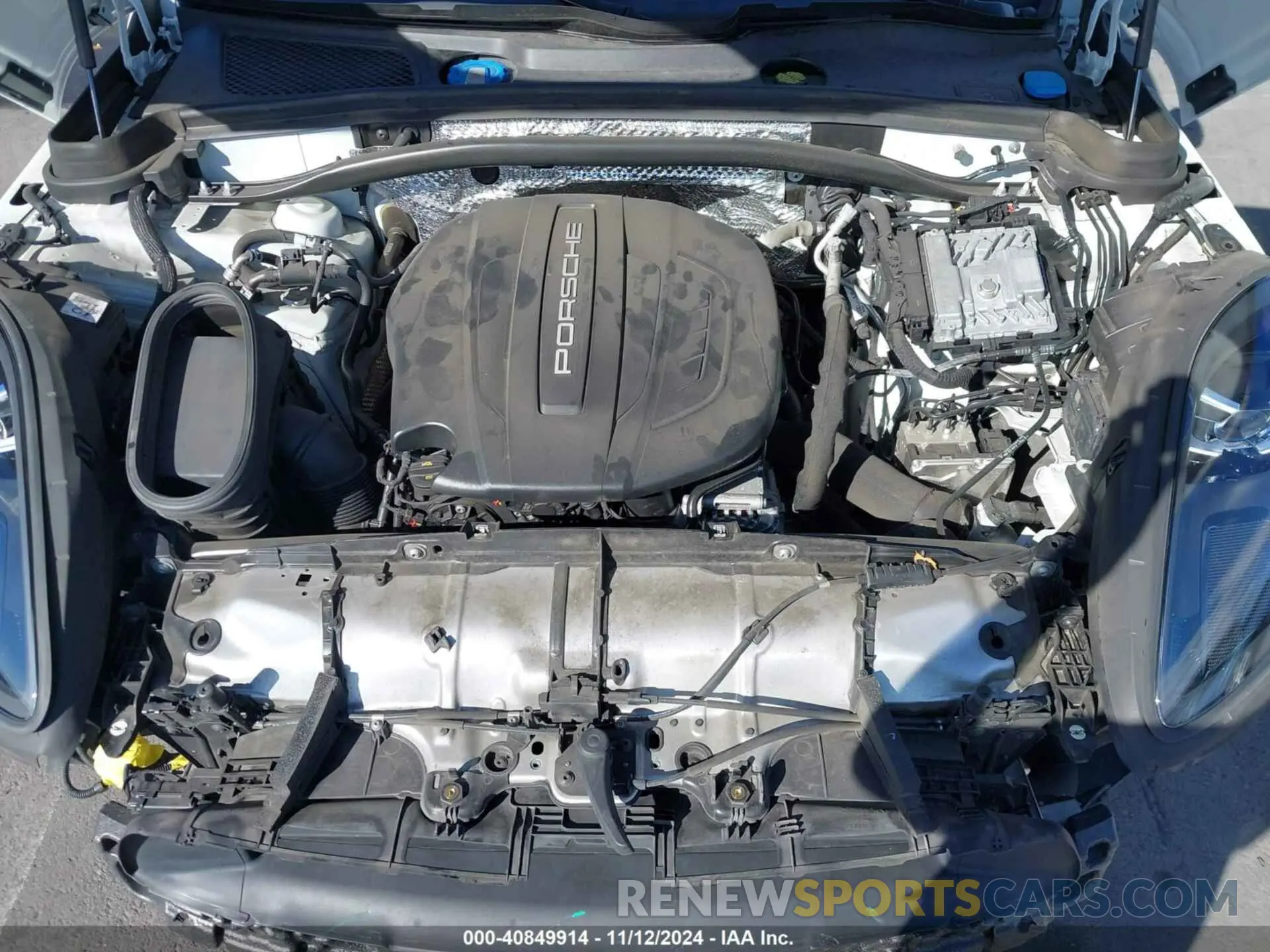 10 Photograph of a damaged car WP1AA2A54KLB01985 PORSCHE MACAN 2019