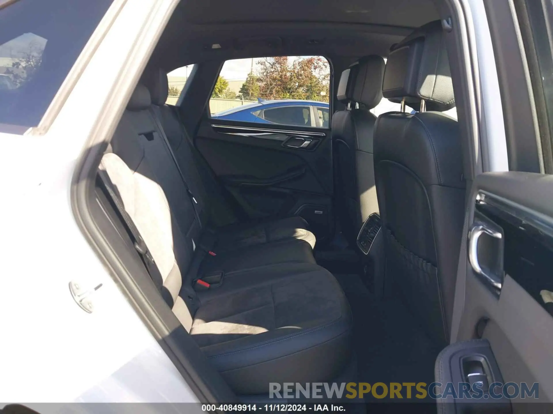8 Photograph of a damaged car WP1AA2A54KLB01985 PORSCHE MACAN 2019