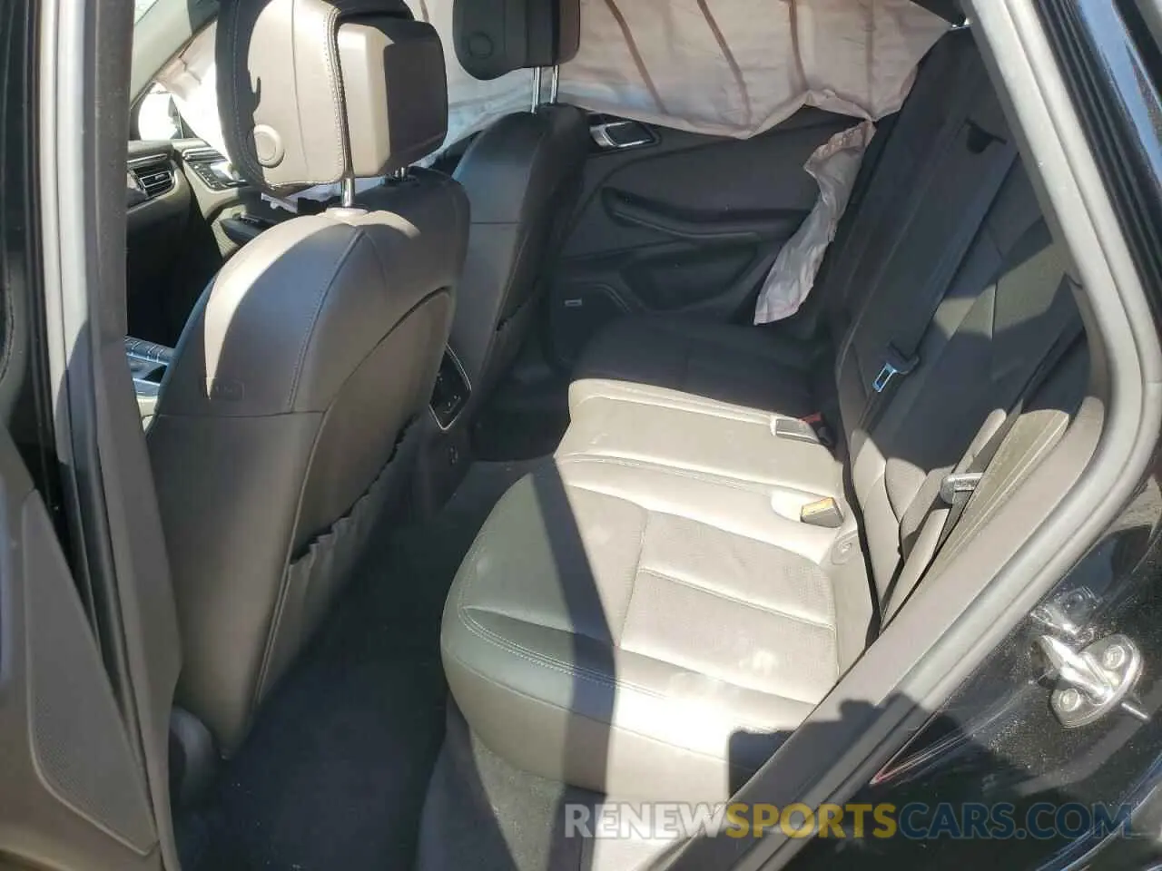 11 Photograph of a damaged car WP1AA2A54KLB09004 PORSCHE MACAN 2019