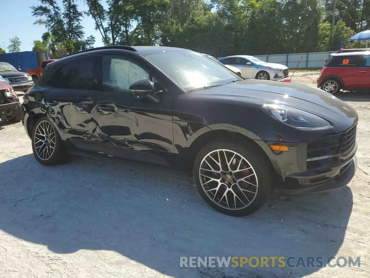 4 Photograph of a damaged car WP1AA2A54KLB09004 PORSCHE MACAN 2019