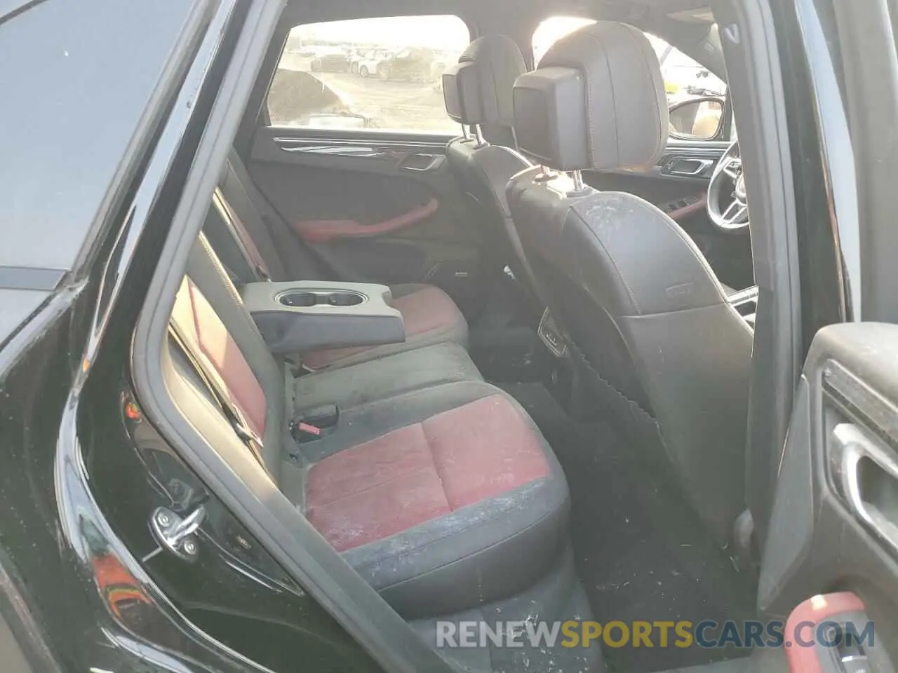 10 Photograph of a damaged car WP1AA2A56KLB04385 PORSCHE MACAN 2019