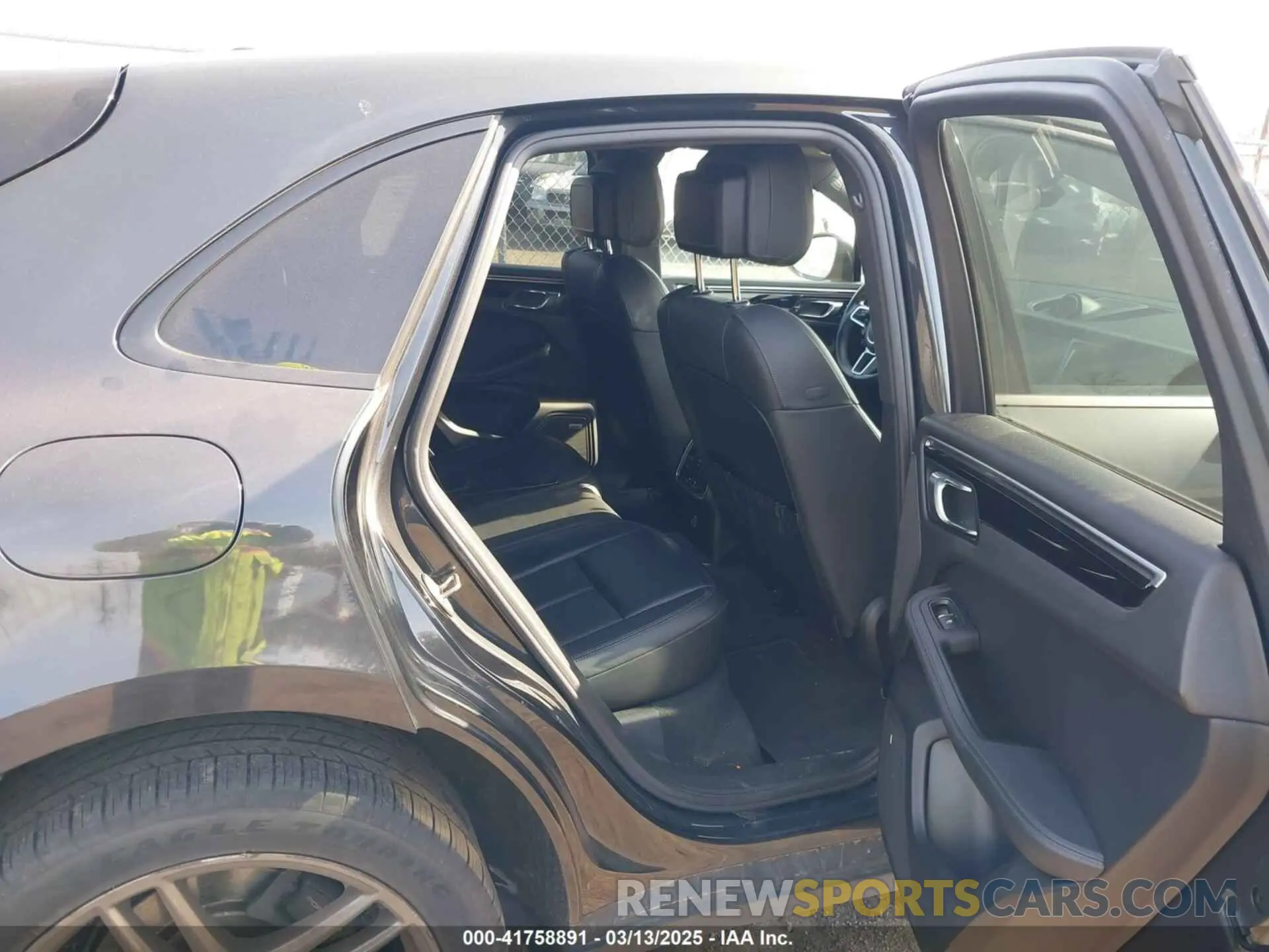 8 Photograph of a damaged car WP1AA2A56KLB08064 PORSCHE MACAN 2019