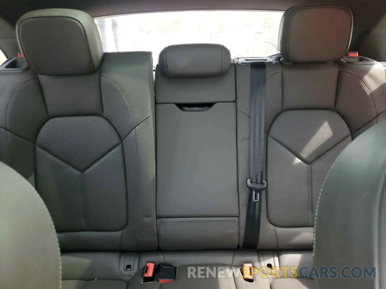 10 Photograph of a damaged car WP1AA2A58KLB05313 PORSCHE MACAN 2019