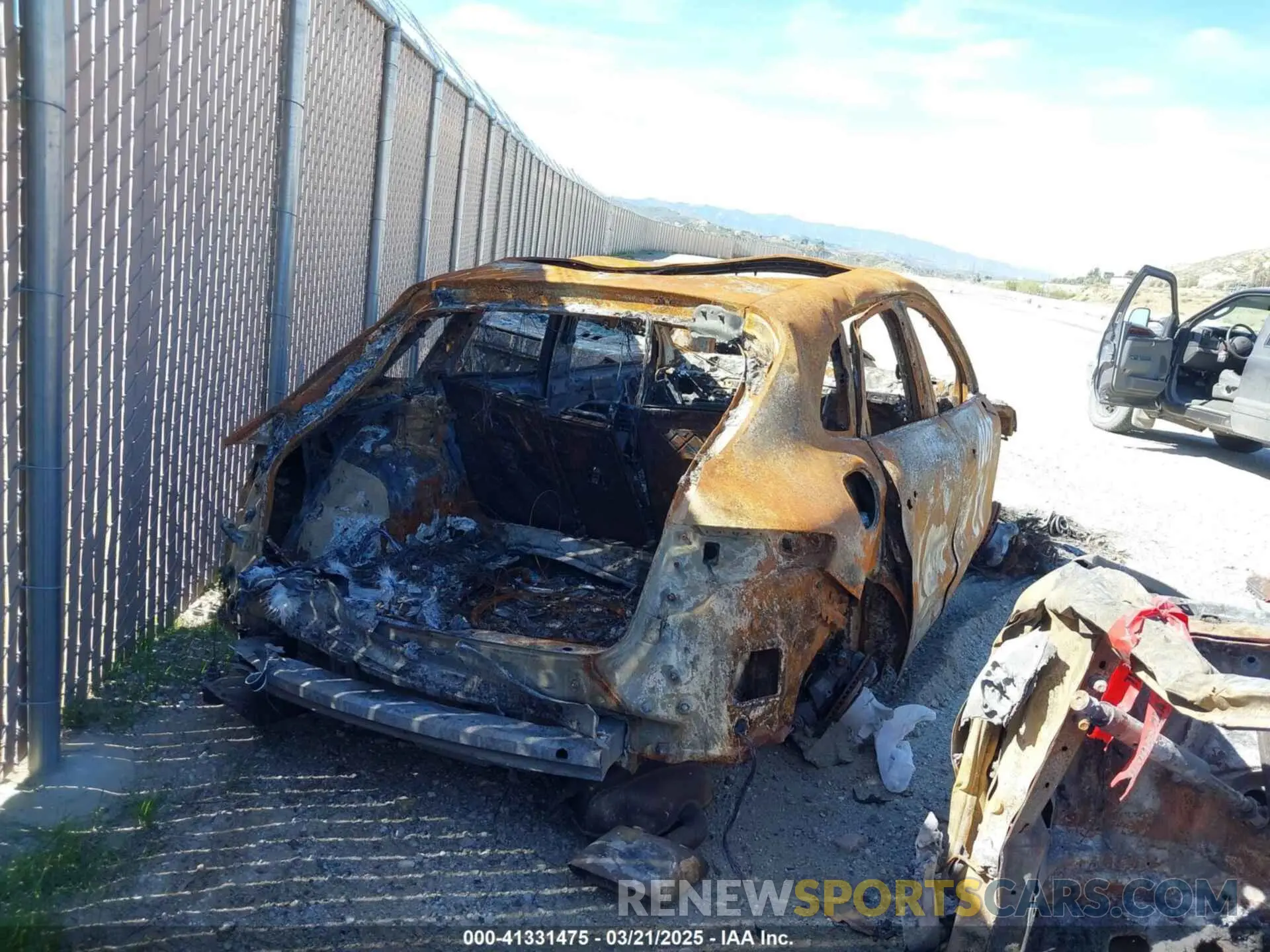 4 Photograph of a damaged car WP1AA2A58KLB05456 PORSCHE MACAN 2019