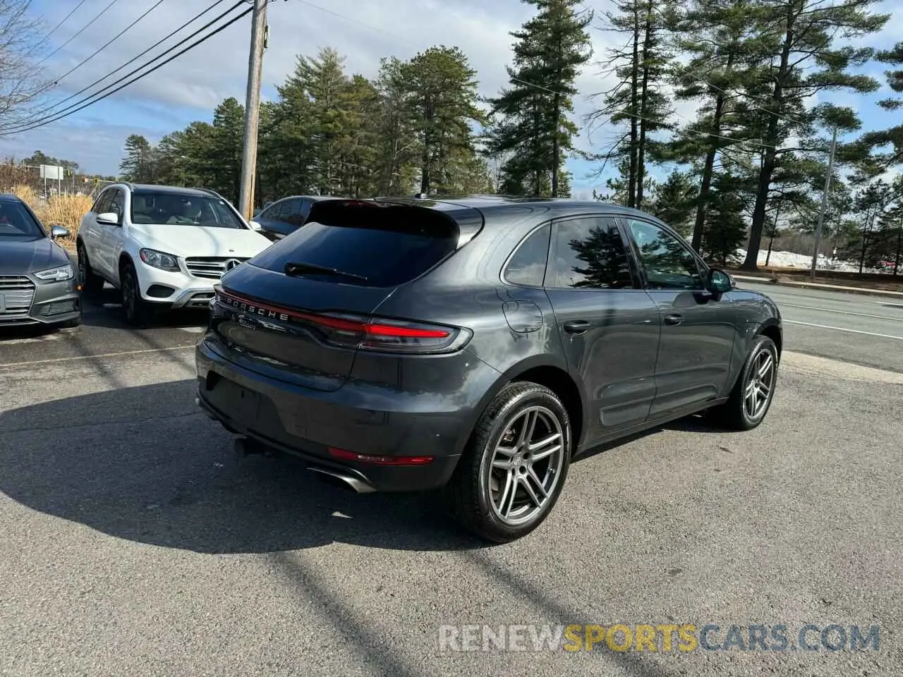 3 Photograph of a damaged car WP1AA2A59KLB05711 PORSCHE MACAN 2019