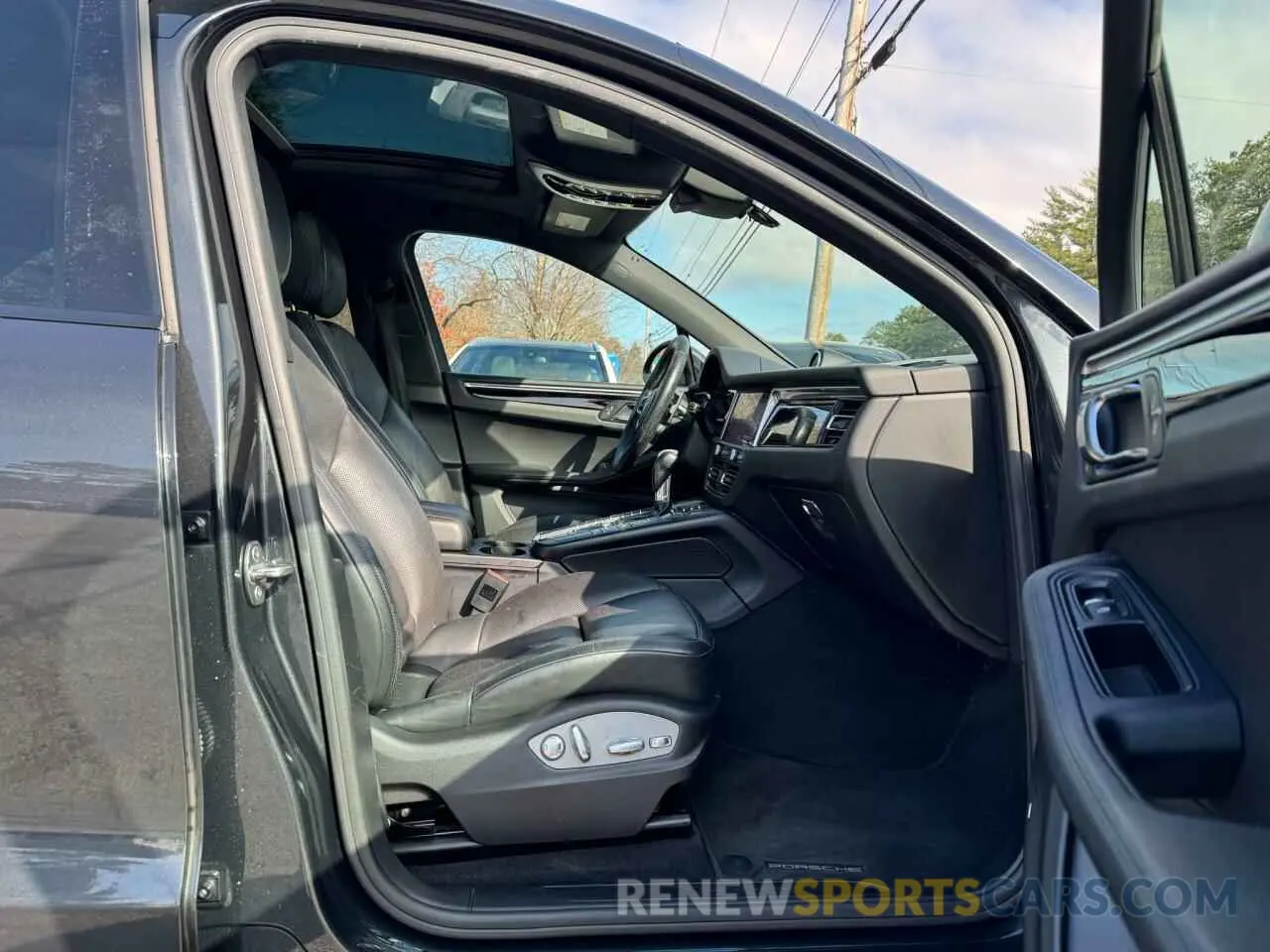 5 Photograph of a damaged car WP1AA2A59KLB05711 PORSCHE MACAN 2019
