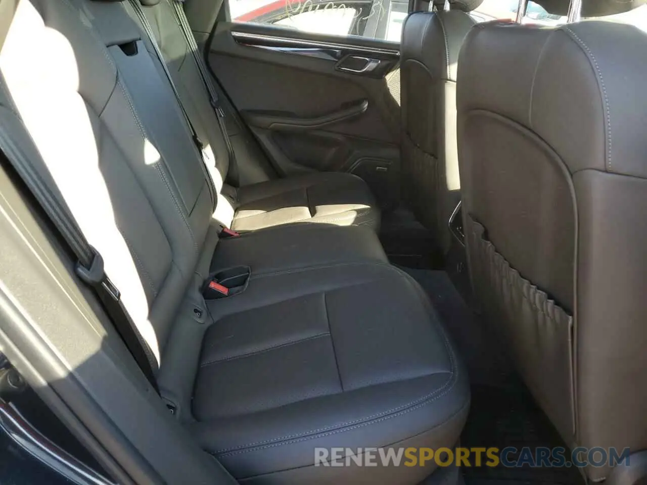 10 Photograph of a damaged car WP1AA2A5XKLB00596 PORSCHE MACAN 2019