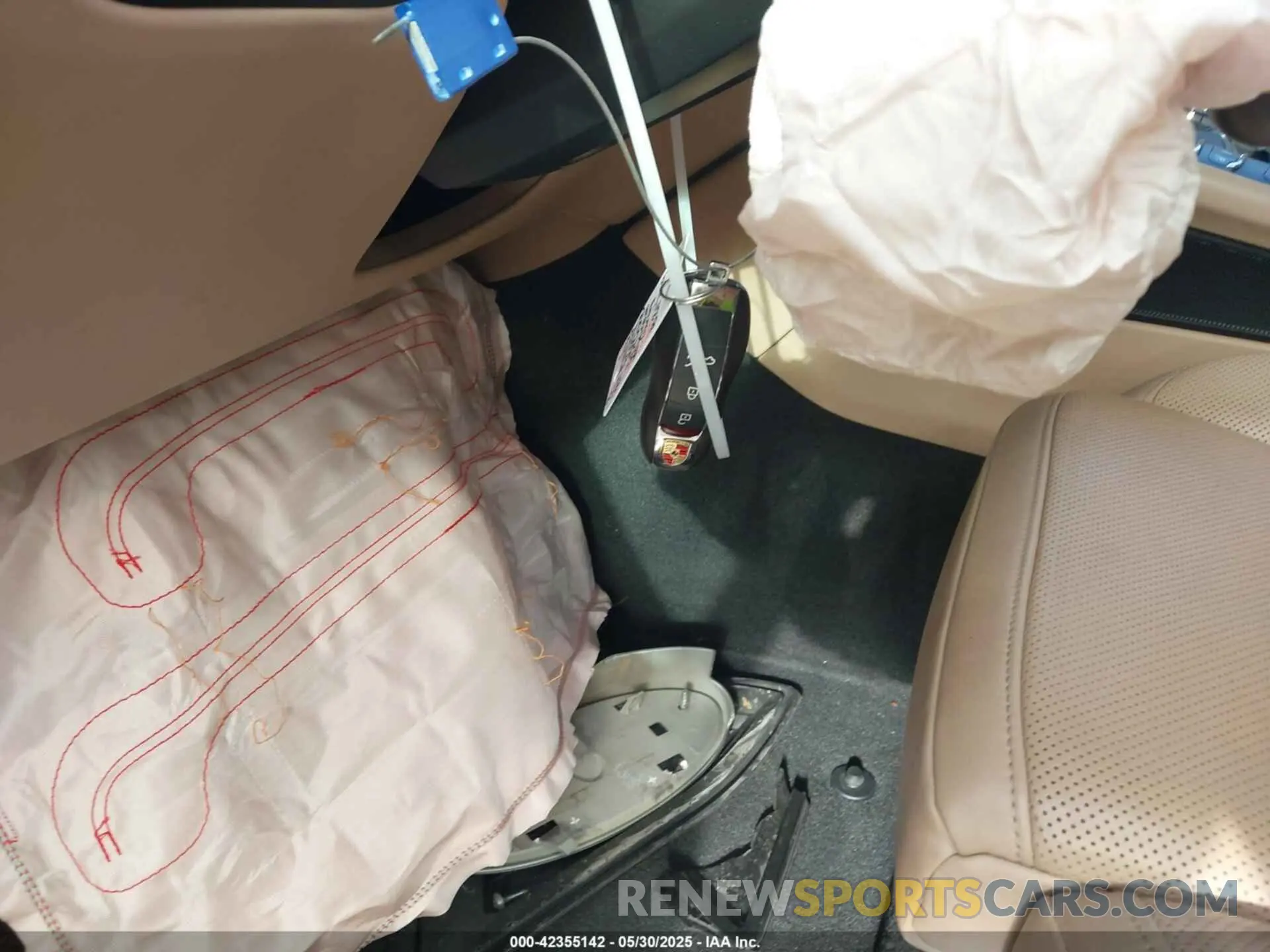11 Photograph of a damaged car WP1AB2A53KLB31749 PORSCHE MACAN 2019