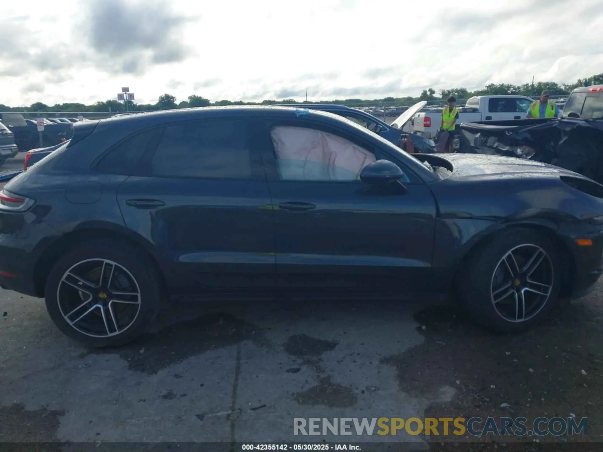 13 Photograph of a damaged car WP1AB2A53KLB31749 PORSCHE MACAN 2019