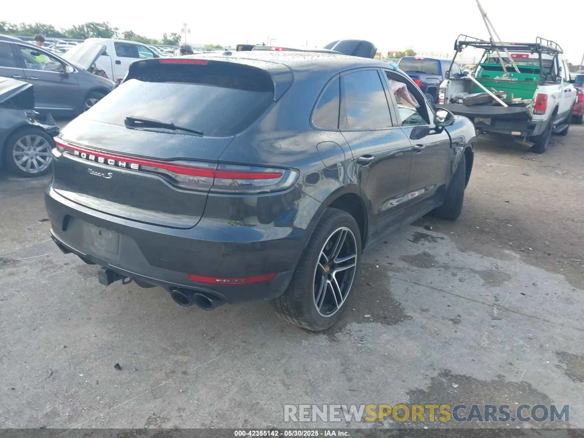 4 Photograph of a damaged car WP1AB2A53KLB31749 PORSCHE MACAN 2019