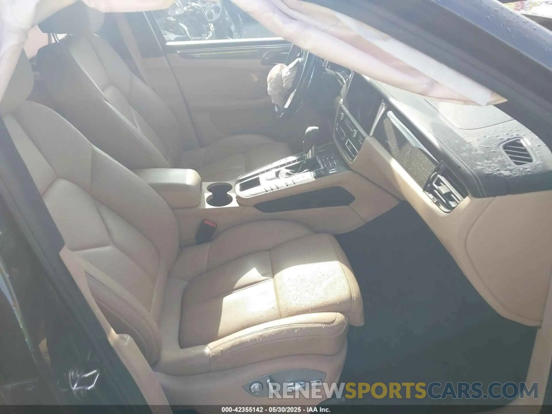 5 Photograph of a damaged car WP1AB2A53KLB31749 PORSCHE MACAN 2019
