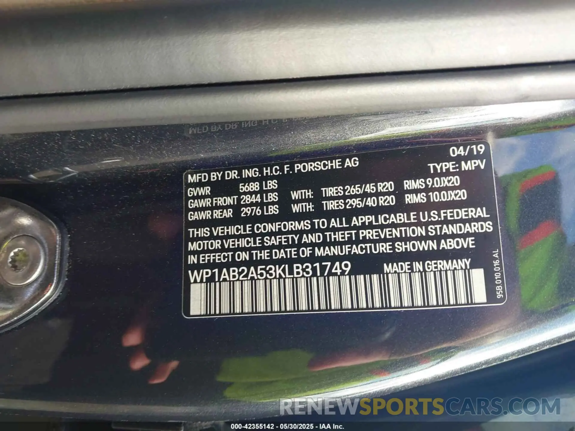 9 Photograph of a damaged car WP1AB2A53KLB31749 PORSCHE MACAN 2019