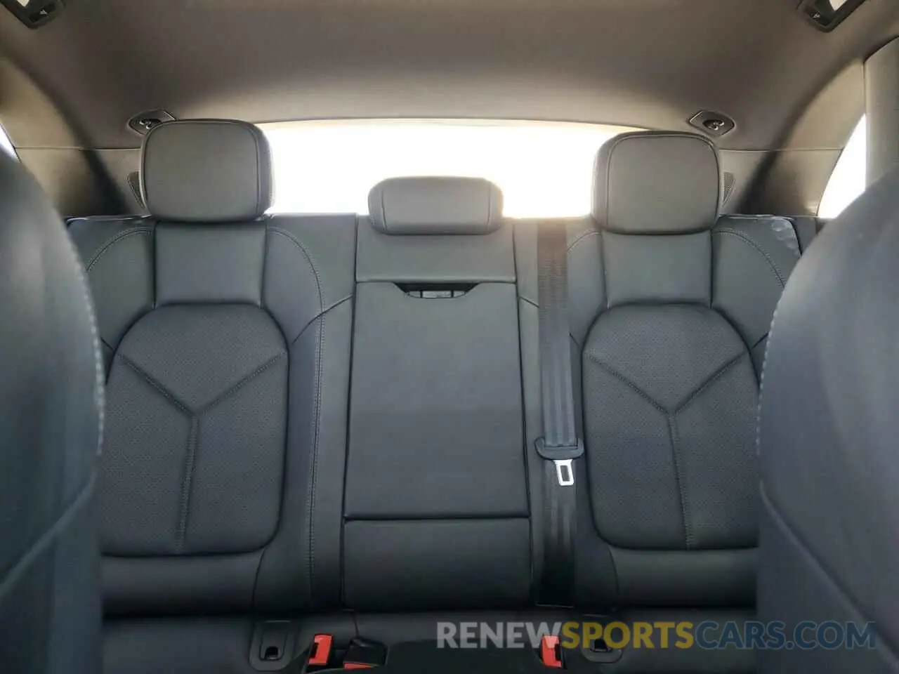 10 Photograph of a damaged car WP1AB2A53KLB31864 PORSCHE MACAN 2019