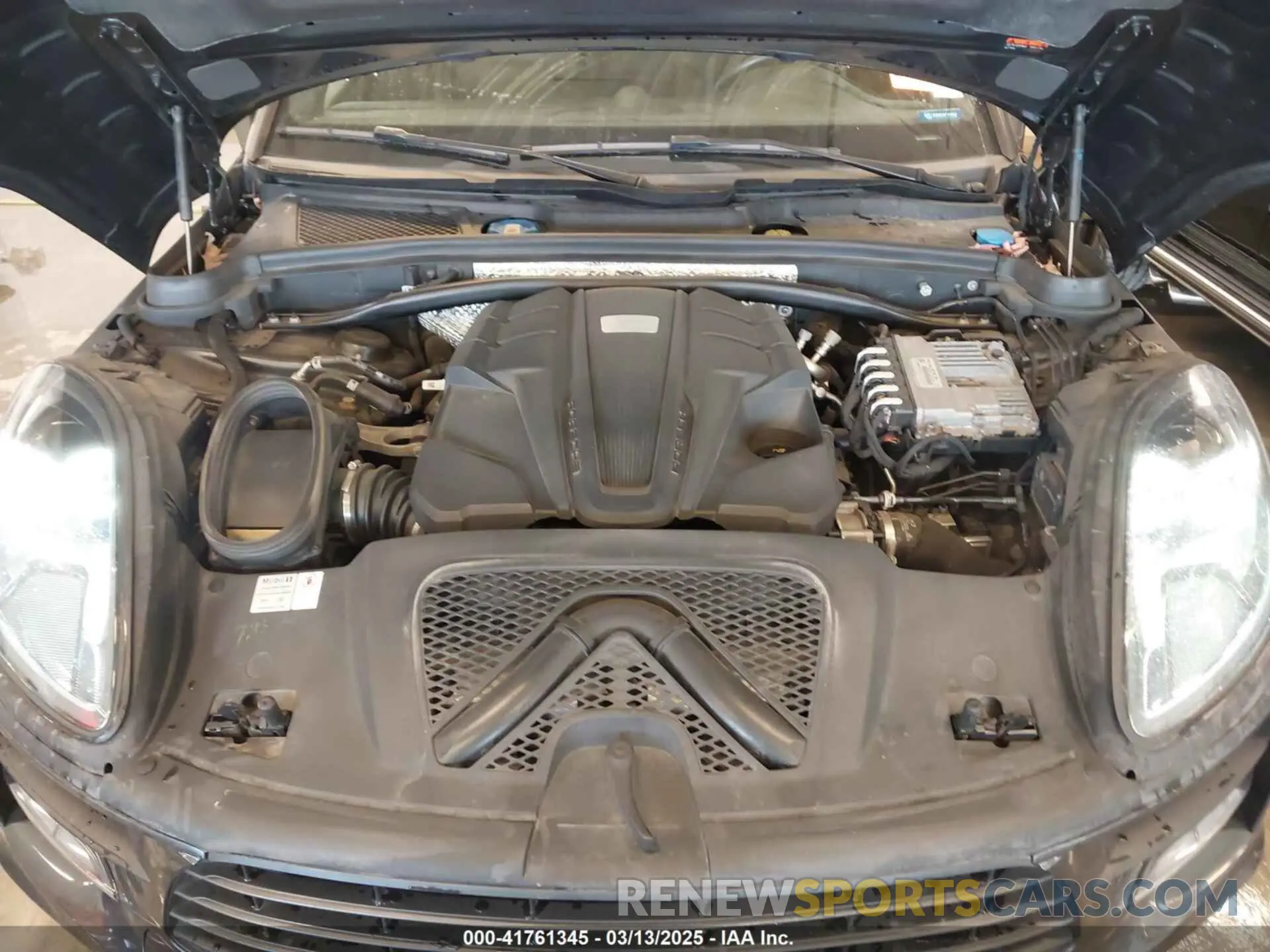 10 Photograph of a damaged car WP1AB2A55KLB30196 PORSCHE MACAN 2019