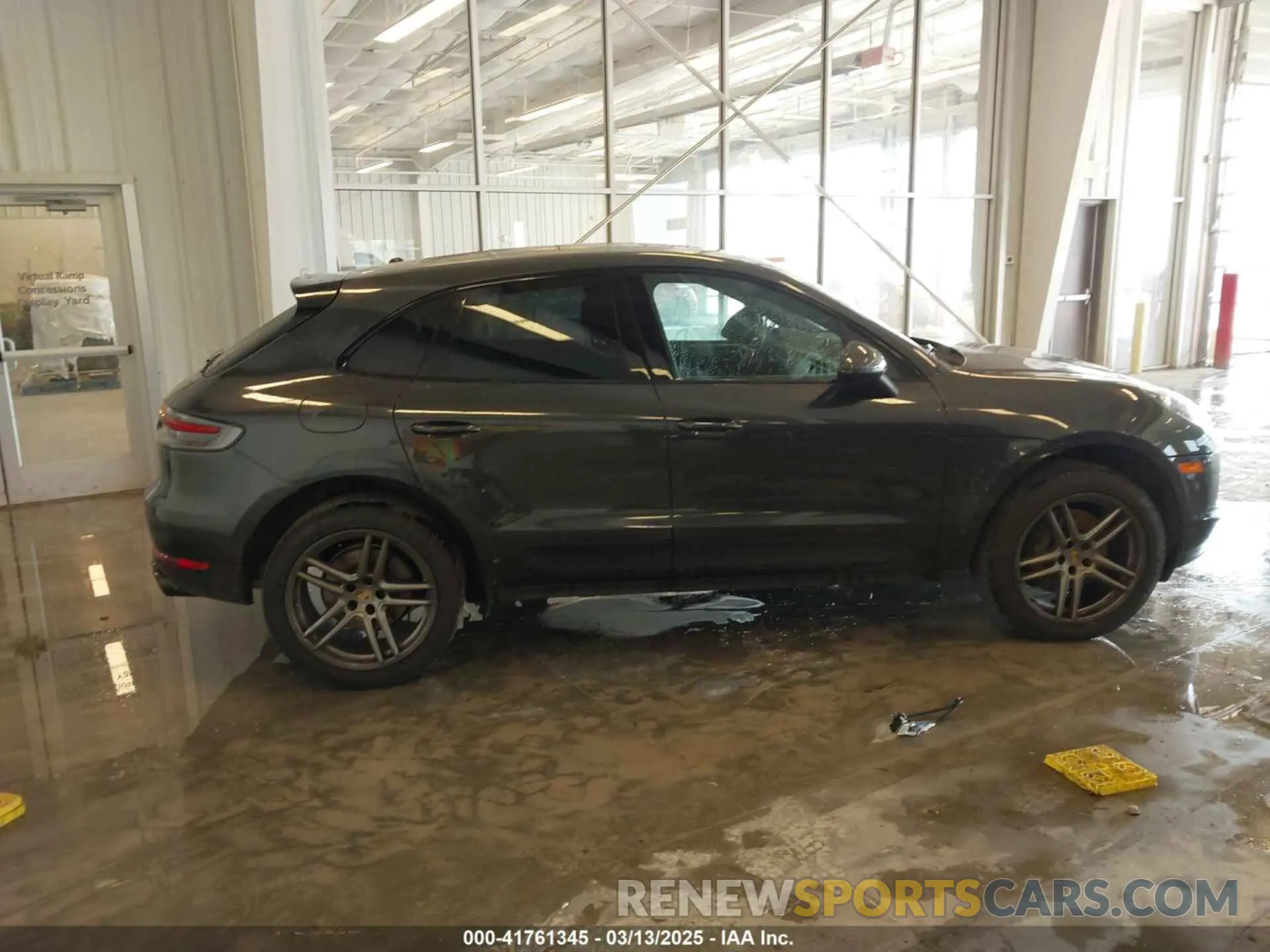 14 Photograph of a damaged car WP1AB2A55KLB30196 PORSCHE MACAN 2019