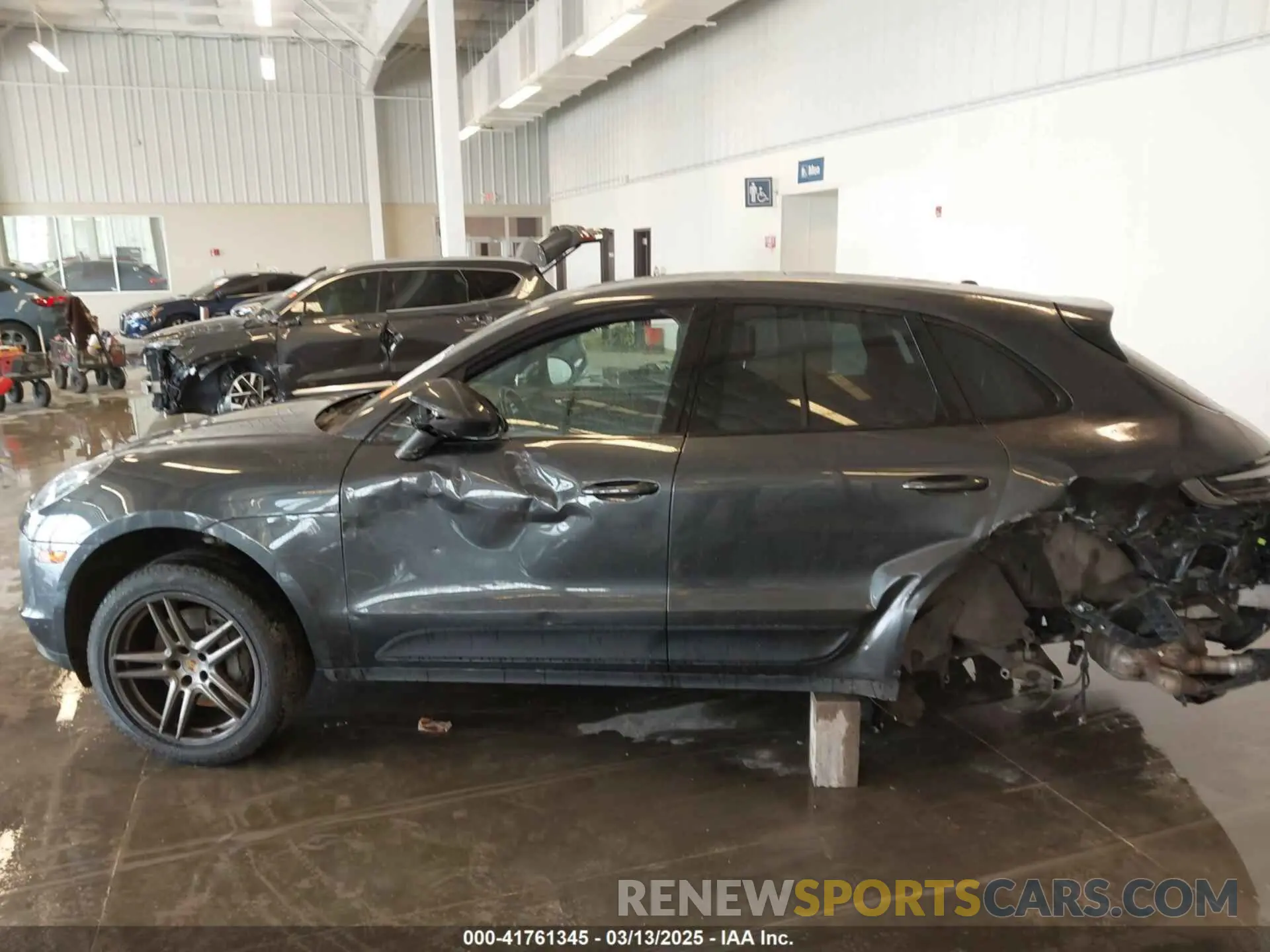 15 Photograph of a damaged car WP1AB2A55KLB30196 PORSCHE MACAN 2019