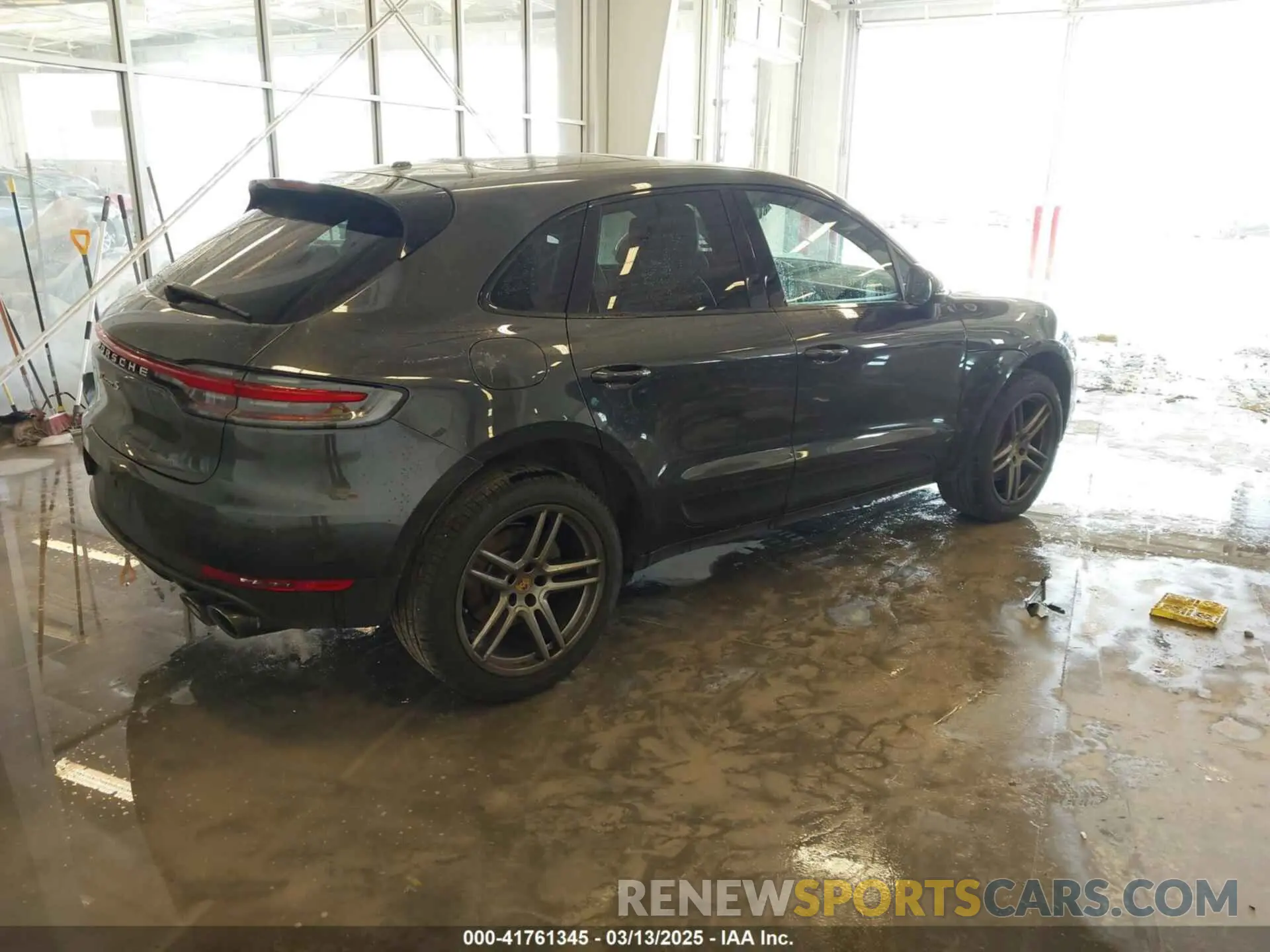 4 Photograph of a damaged car WP1AB2A55KLB30196 PORSCHE MACAN 2019