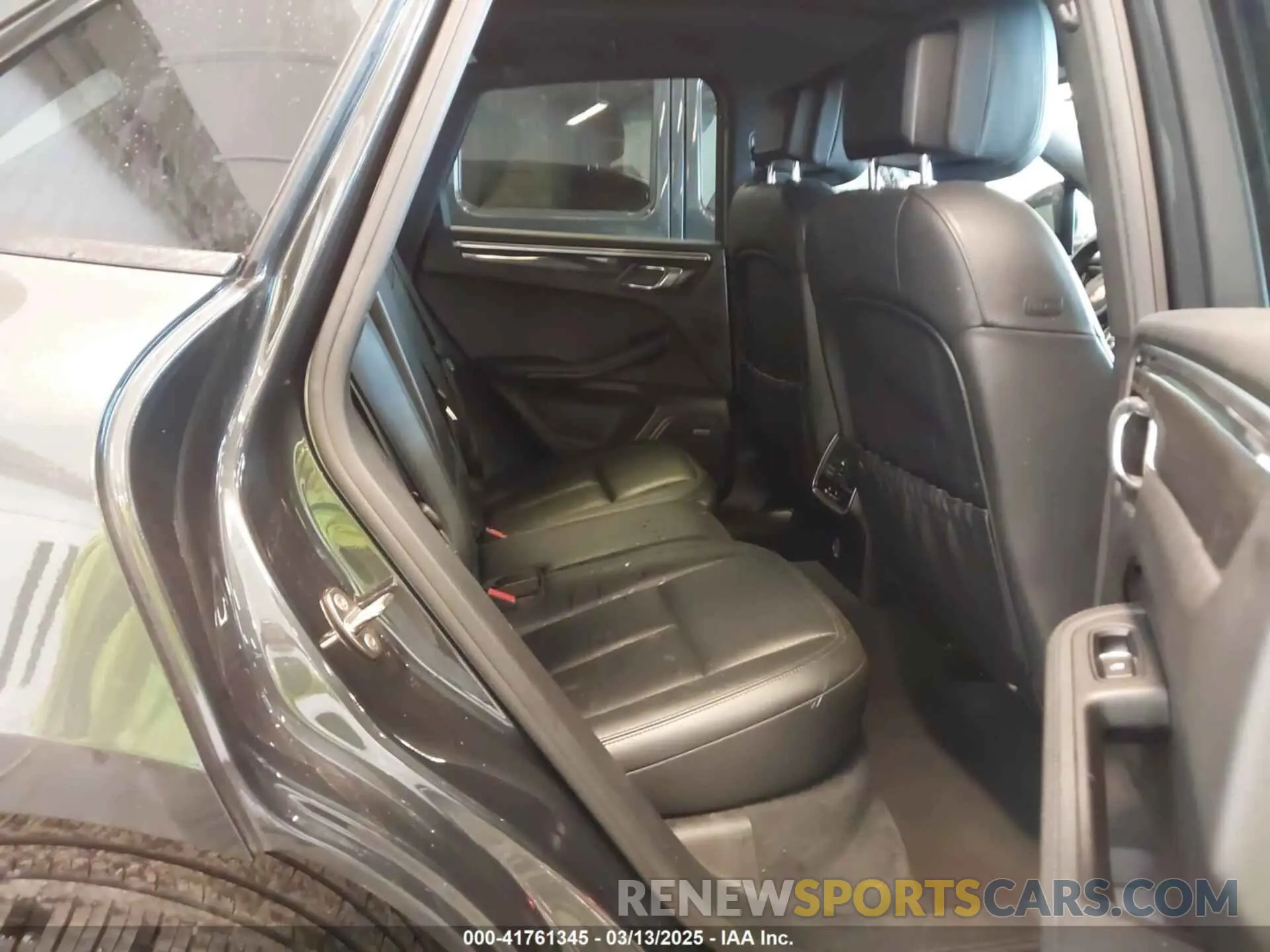 8 Photograph of a damaged car WP1AB2A55KLB30196 PORSCHE MACAN 2019