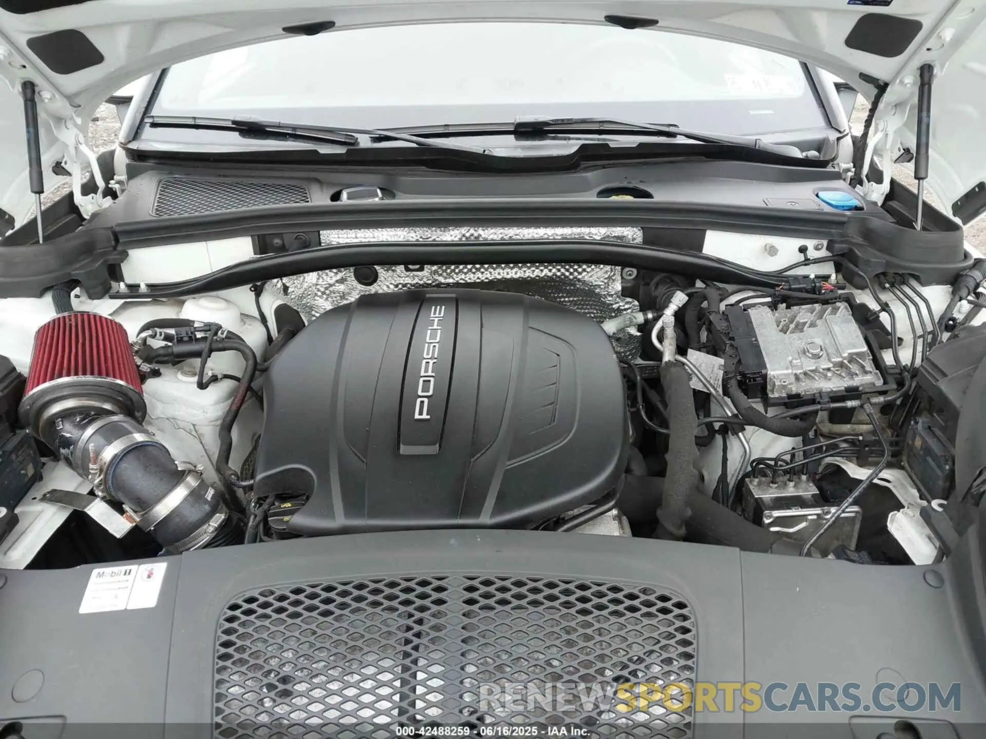 10 Photograph of a damaged car WP1AA2A50LLB05839 PORSCHE MACAN 2020