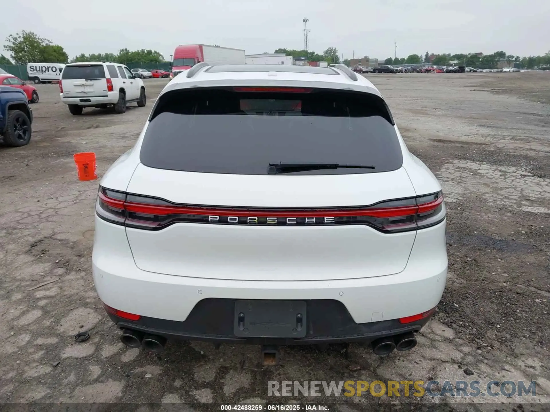 16 Photograph of a damaged car WP1AA2A50LLB05839 PORSCHE MACAN 2020