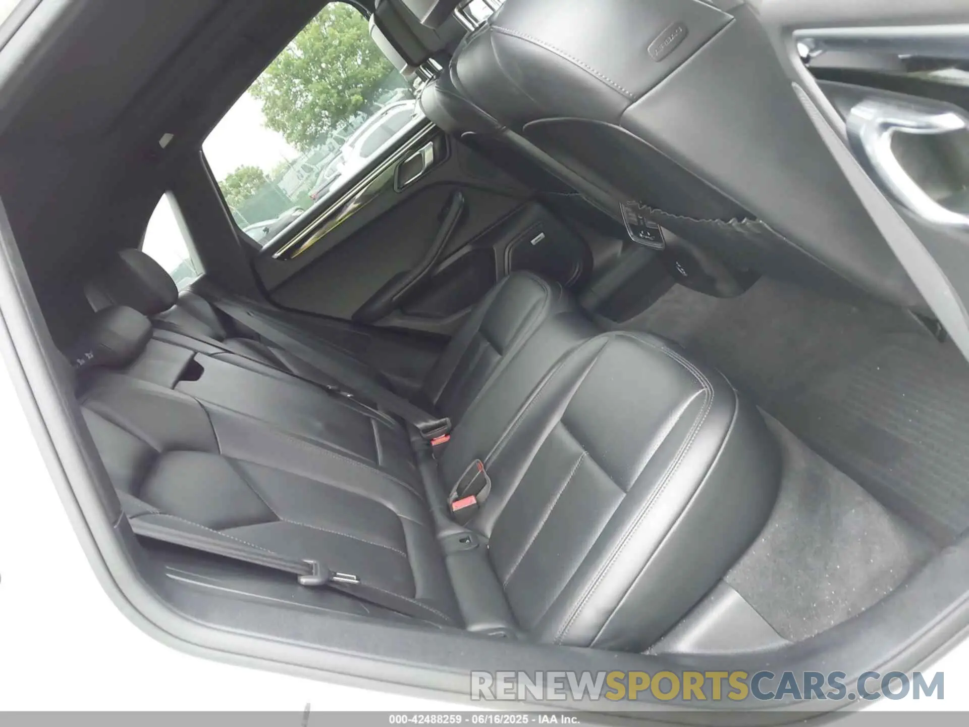 8 Photograph of a damaged car WP1AA2A50LLB05839 PORSCHE MACAN 2020