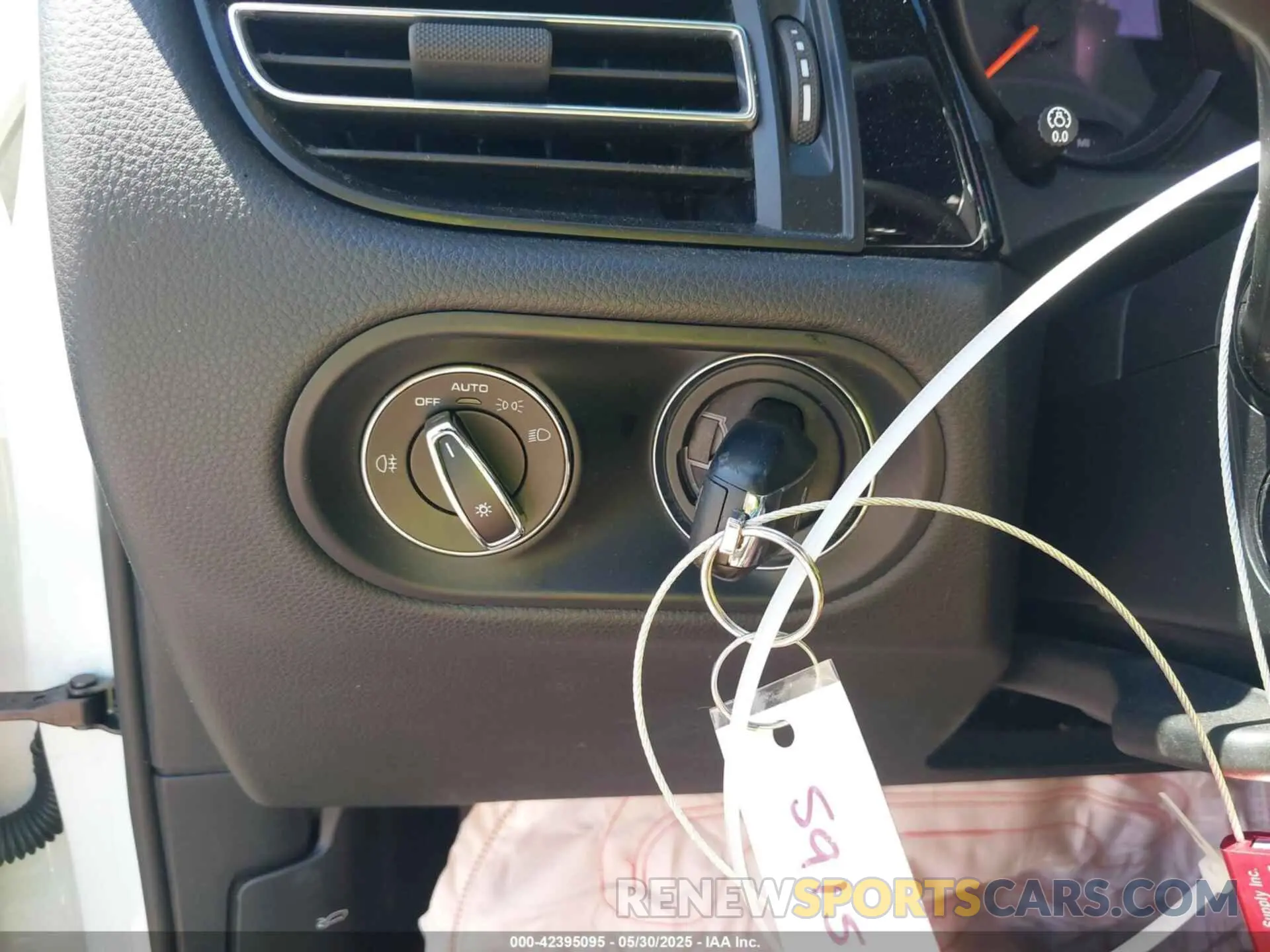 11 Photograph of a damaged car WP1AA2A51LLB08782 PORSCHE MACAN 2020