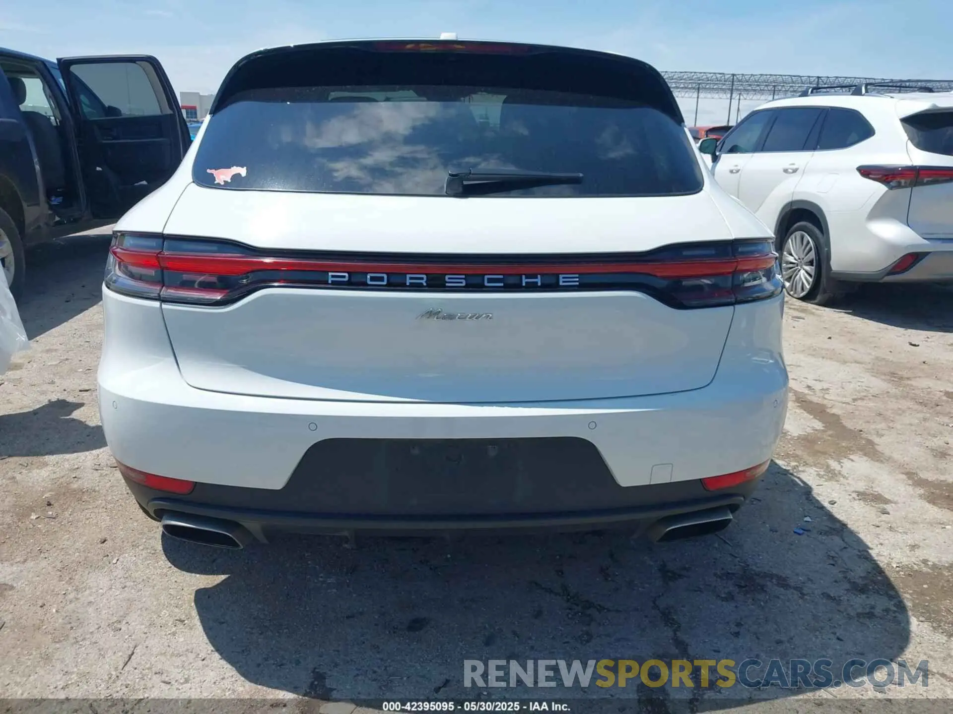 16 Photograph of a damaged car WP1AA2A51LLB08782 PORSCHE MACAN 2020