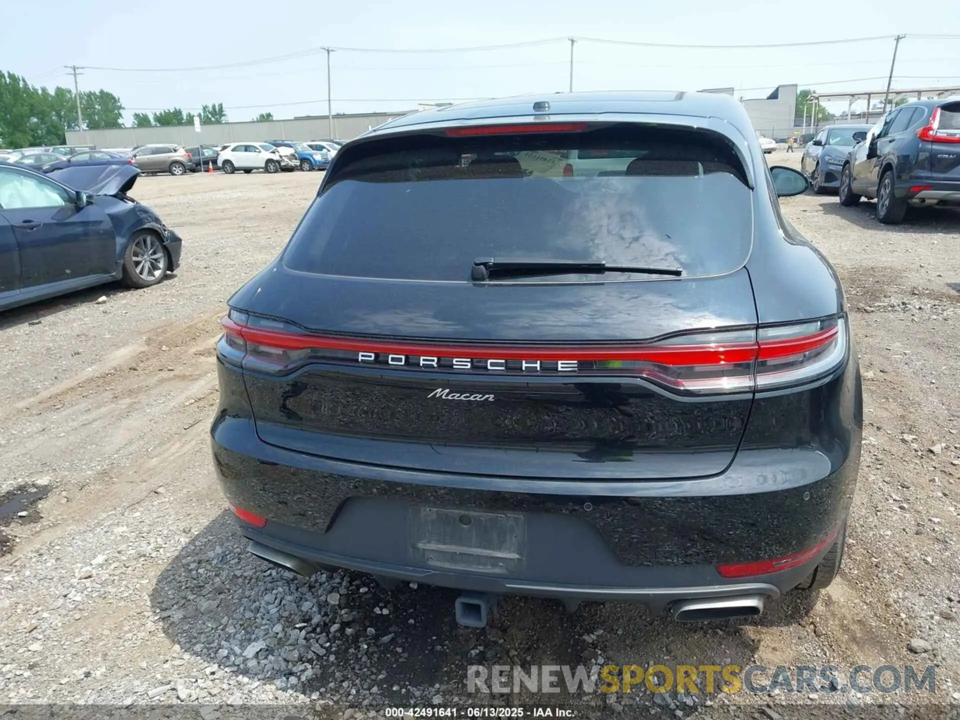 16 Photograph of a damaged car WP1AA2A51LLB10709 PORSCHE MACAN 2020