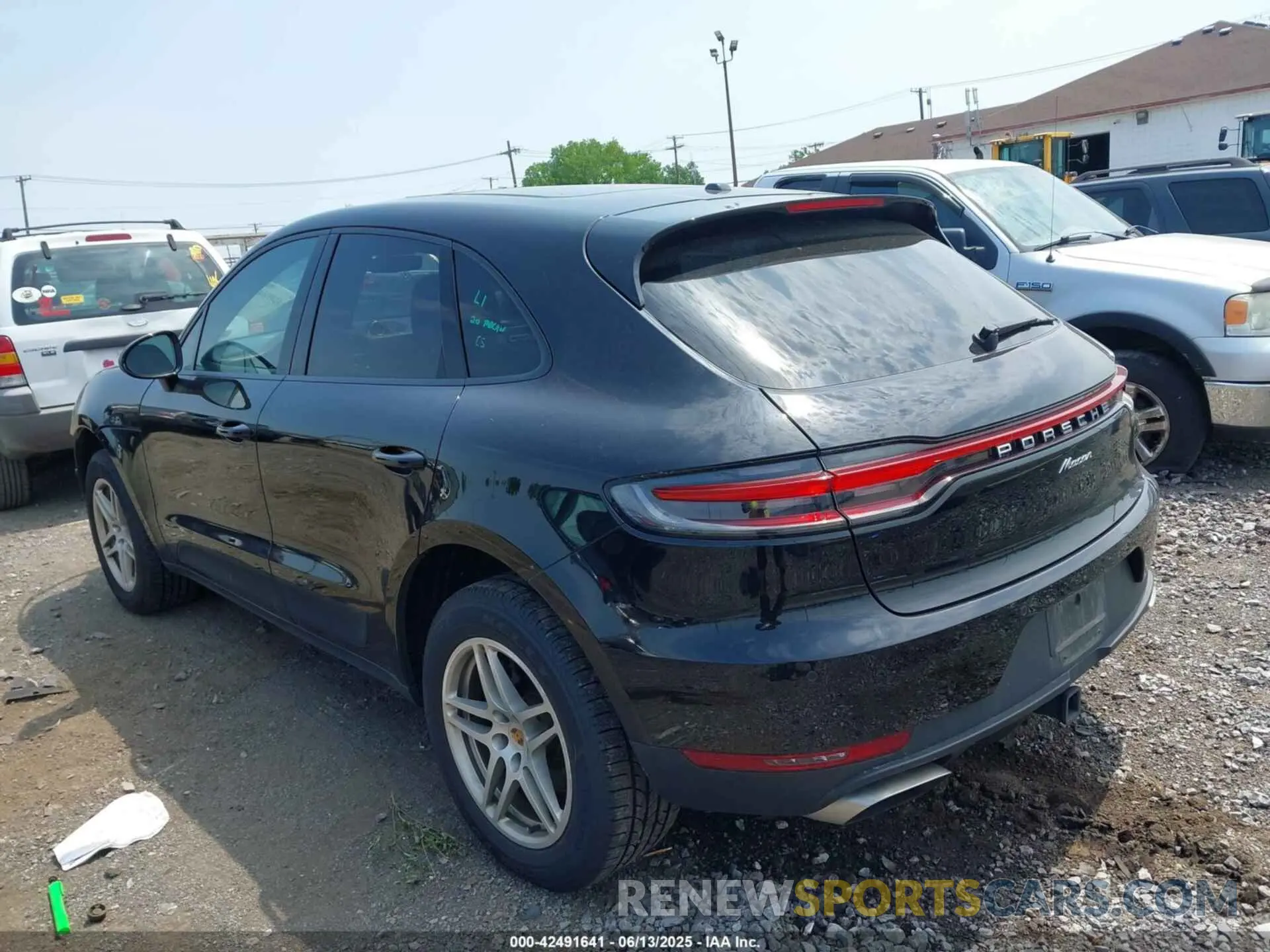 3 Photograph of a damaged car WP1AA2A51LLB10709 PORSCHE MACAN 2020
