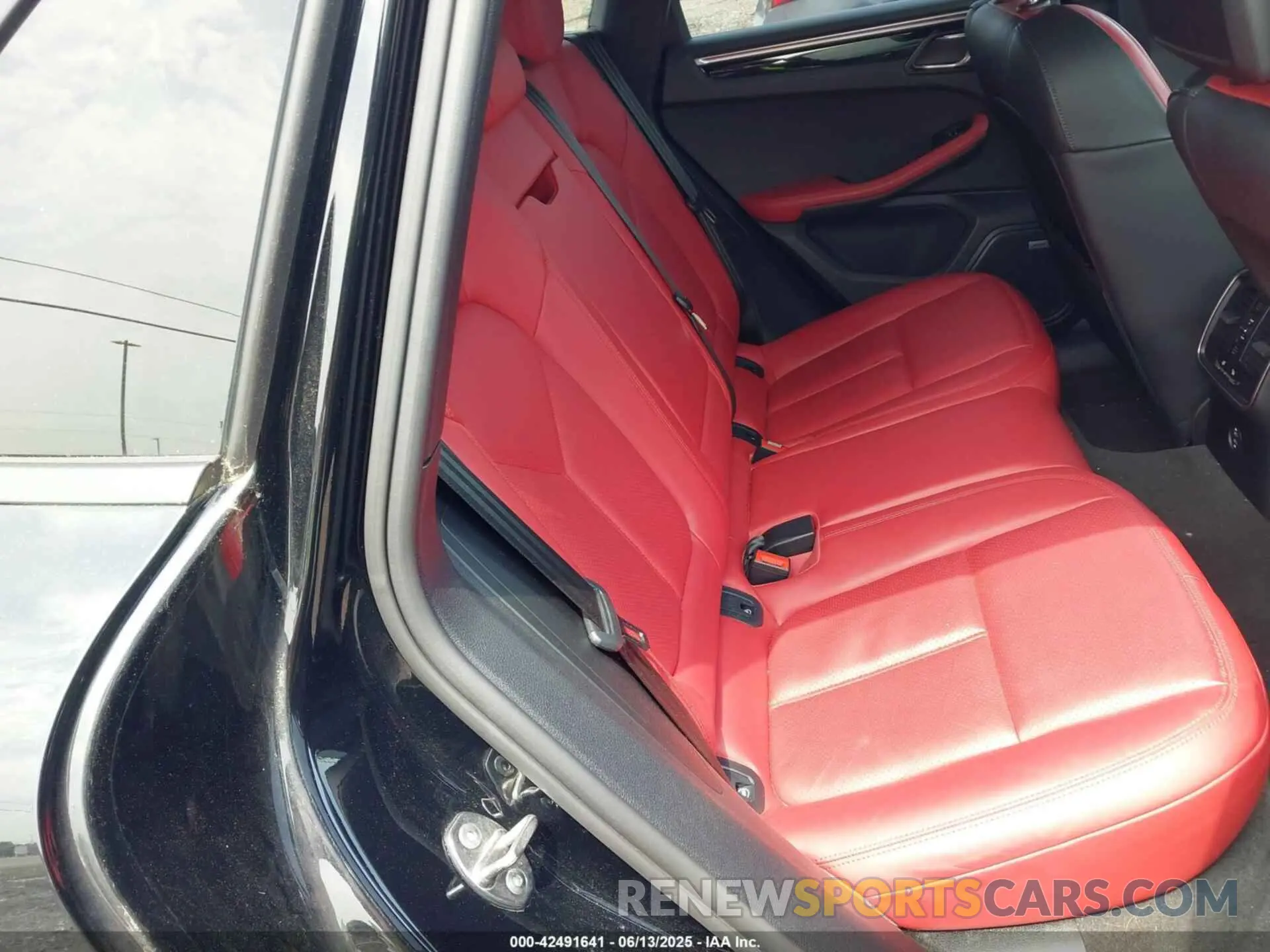 8 Photograph of a damaged car WP1AA2A51LLB10709 PORSCHE MACAN 2020