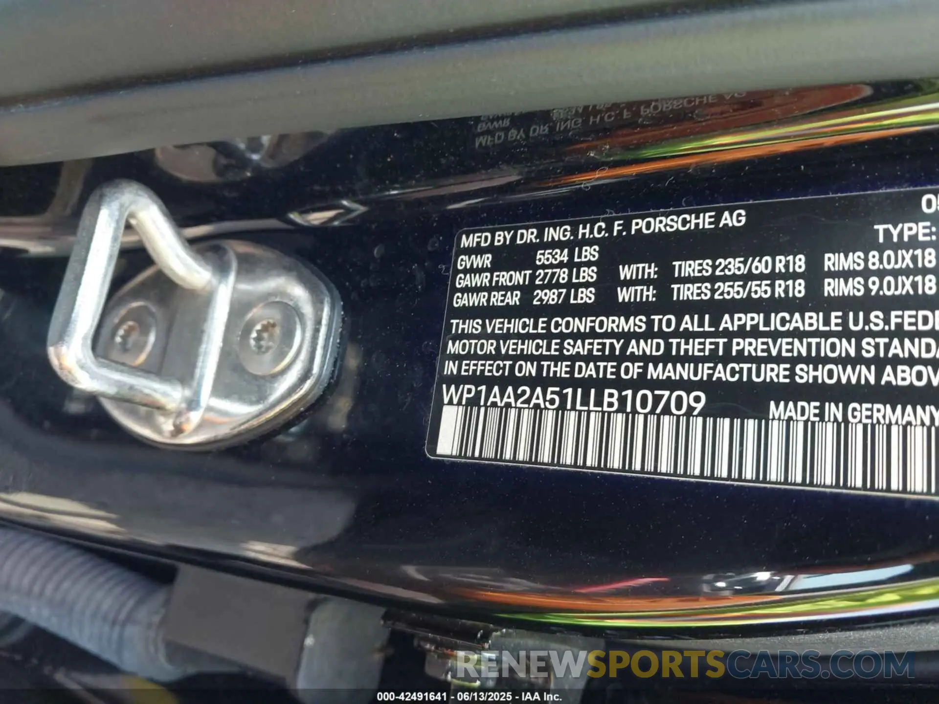 9 Photograph of a damaged car WP1AA2A51LLB10709 PORSCHE MACAN 2020