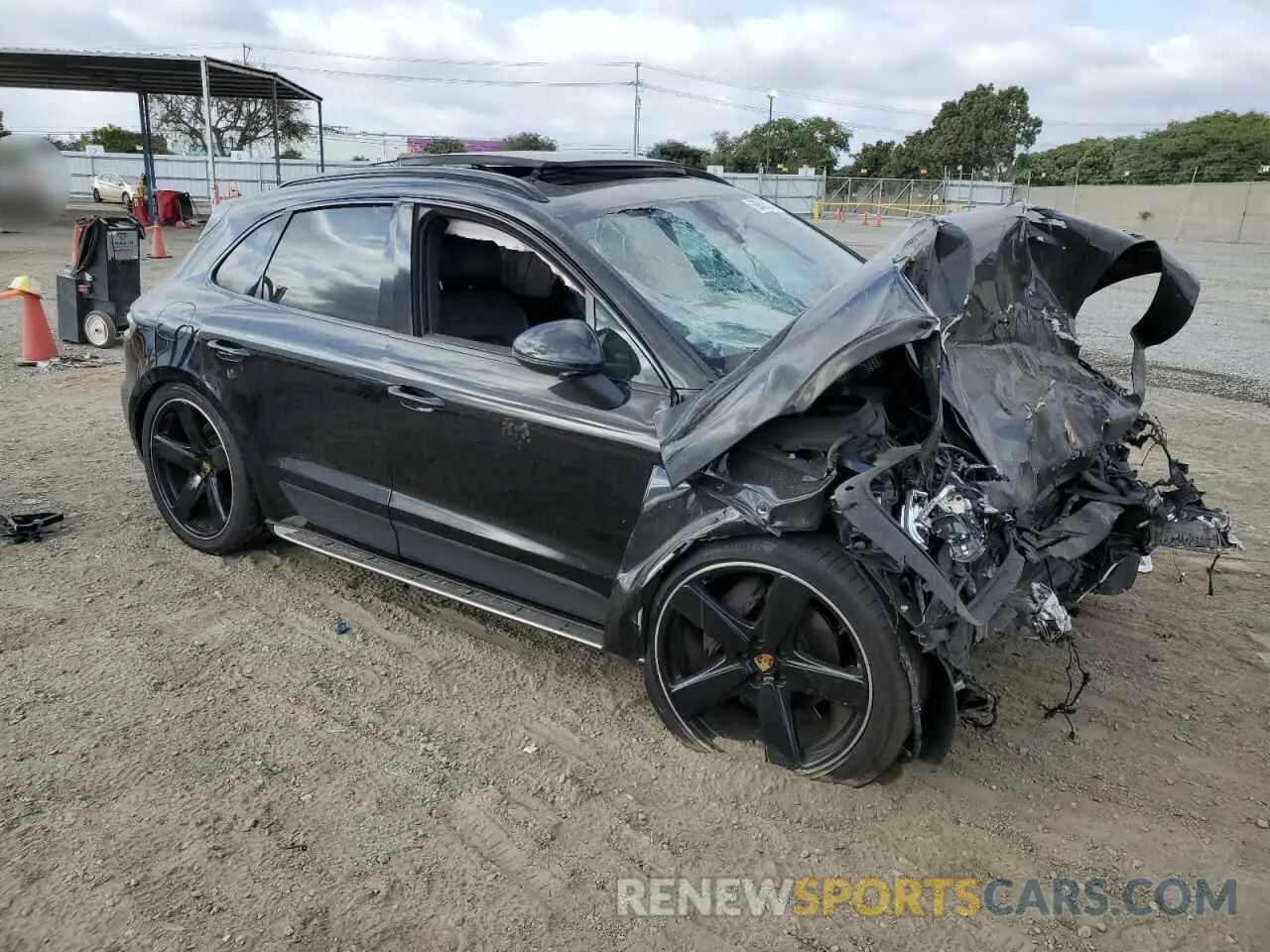 4 Photograph of a damaged car WP1AA2A51LLB15215 PORSCHE MACAN 2020