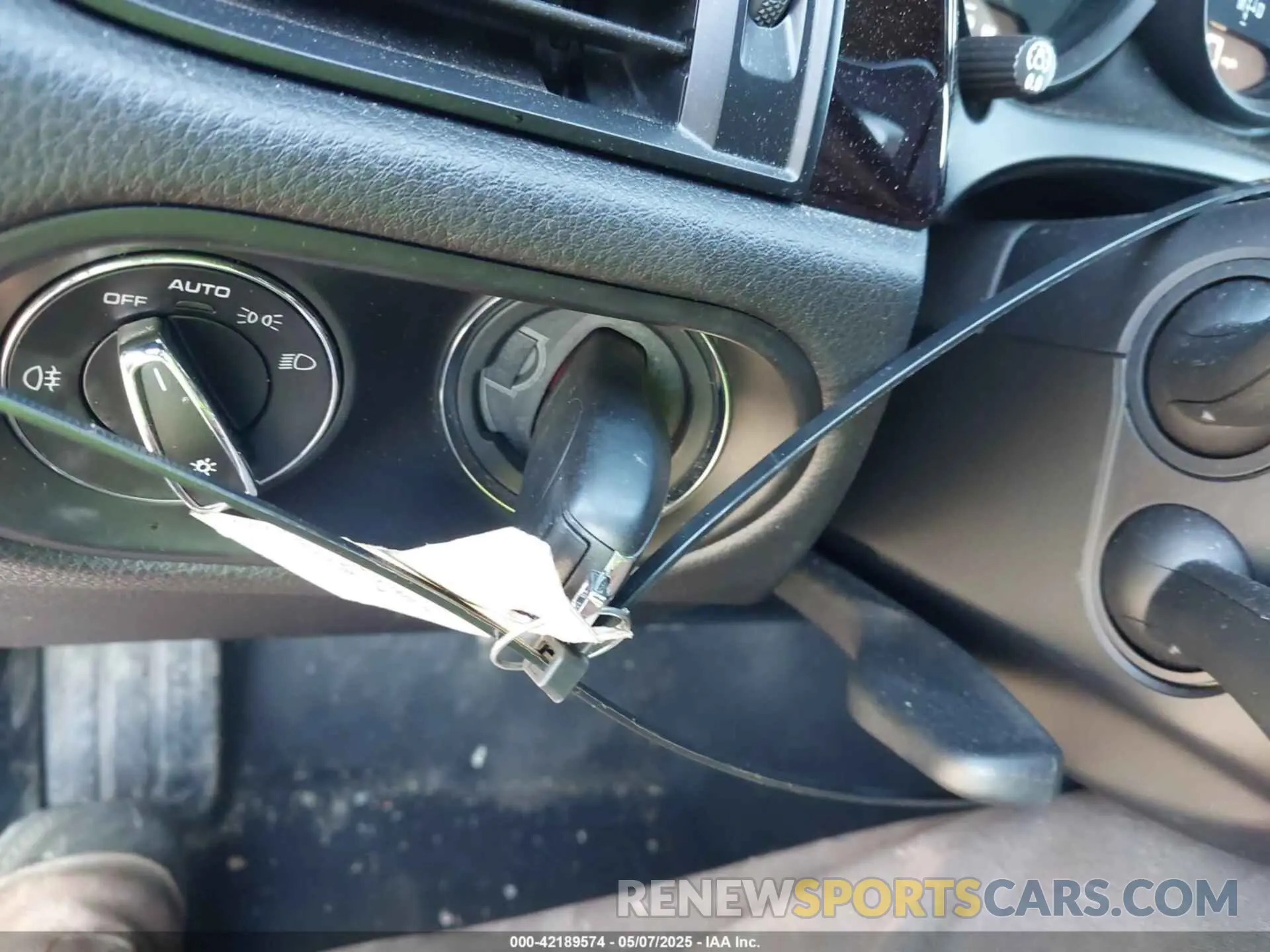 11 Photograph of a damaged car WP1AA2A54LLB12809 PORSCHE MACAN 2020
