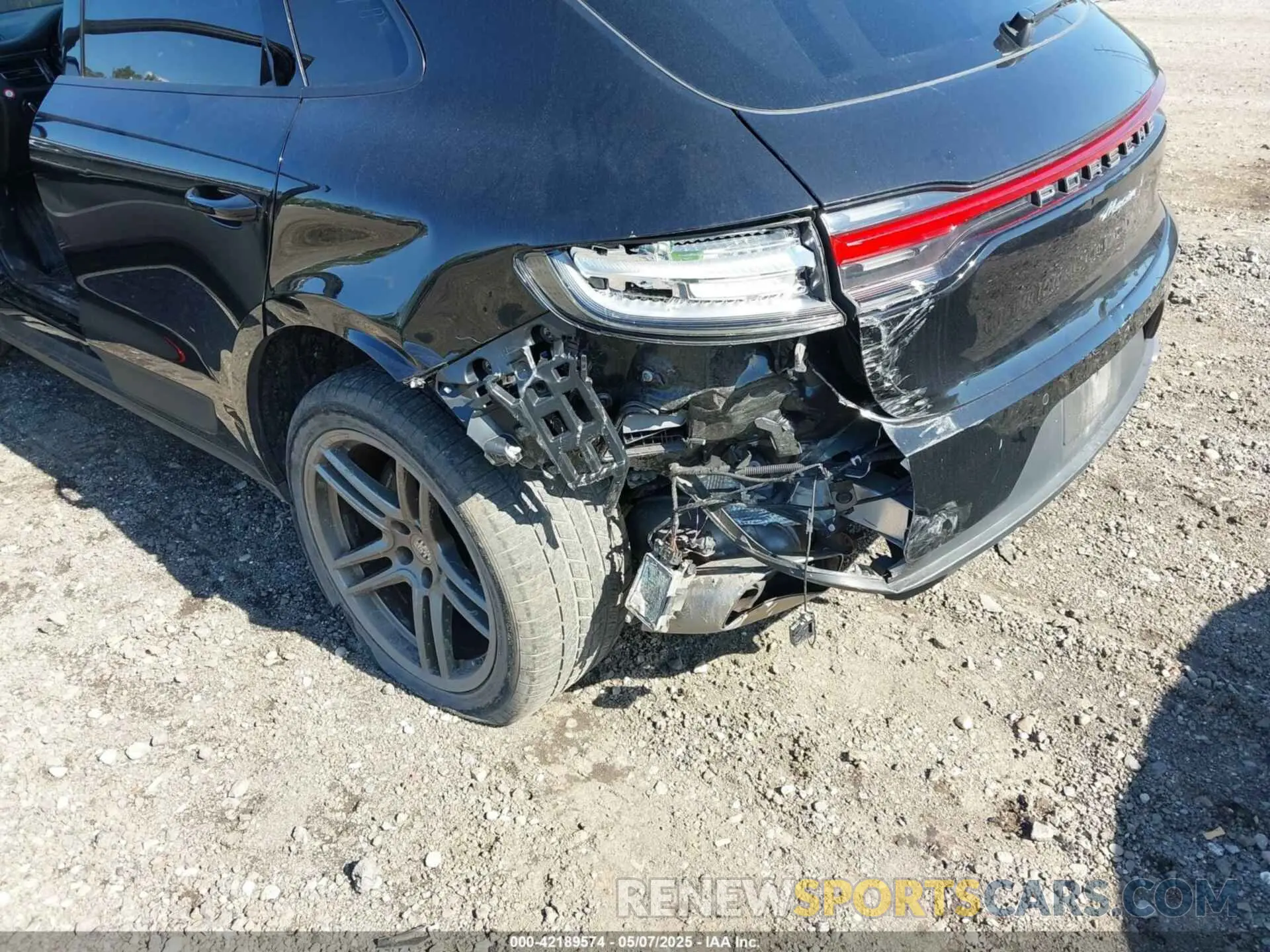 6 Photograph of a damaged car WP1AA2A54LLB12809 PORSCHE MACAN 2020